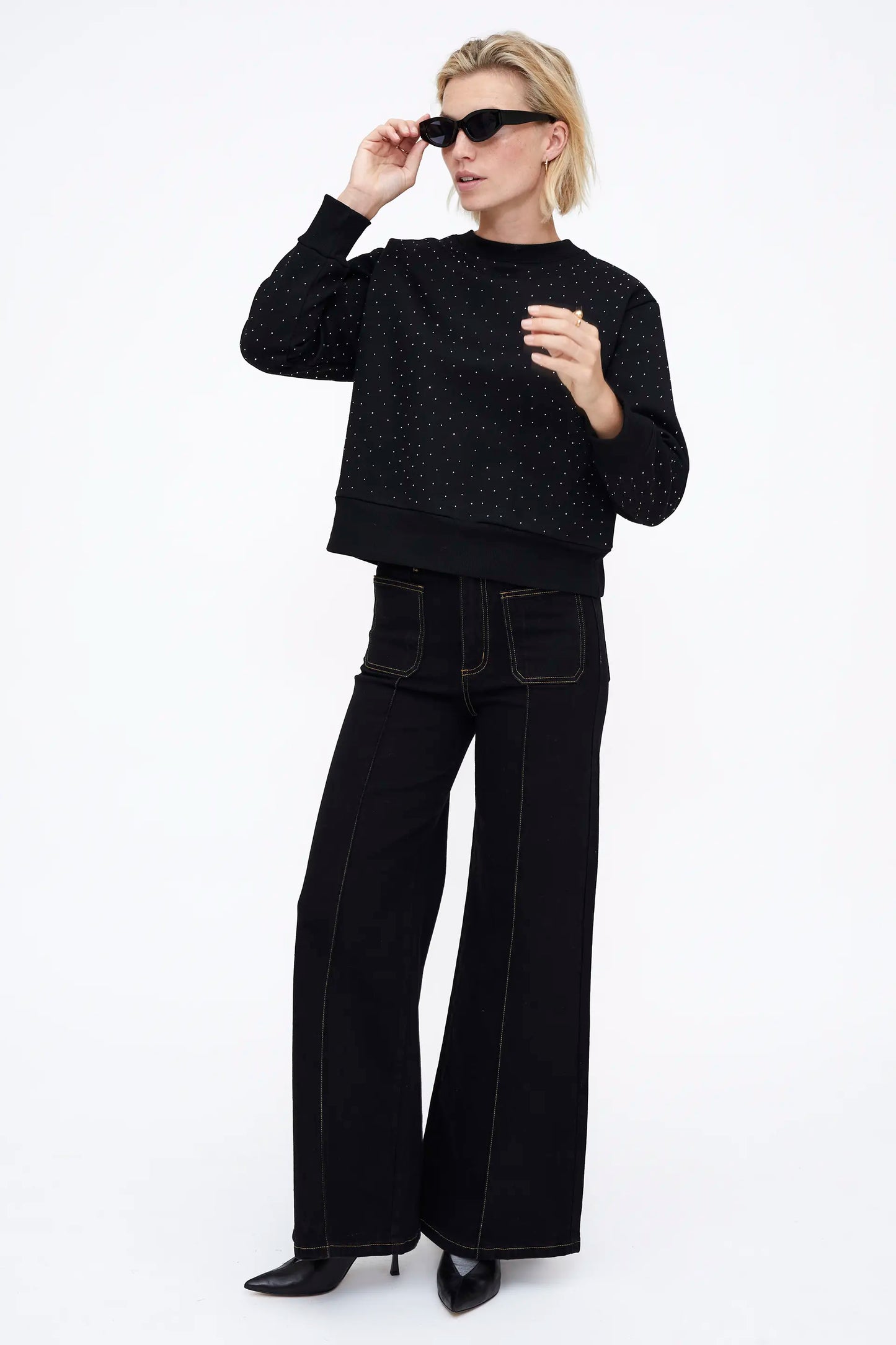 Sudadera negra con strass plateado