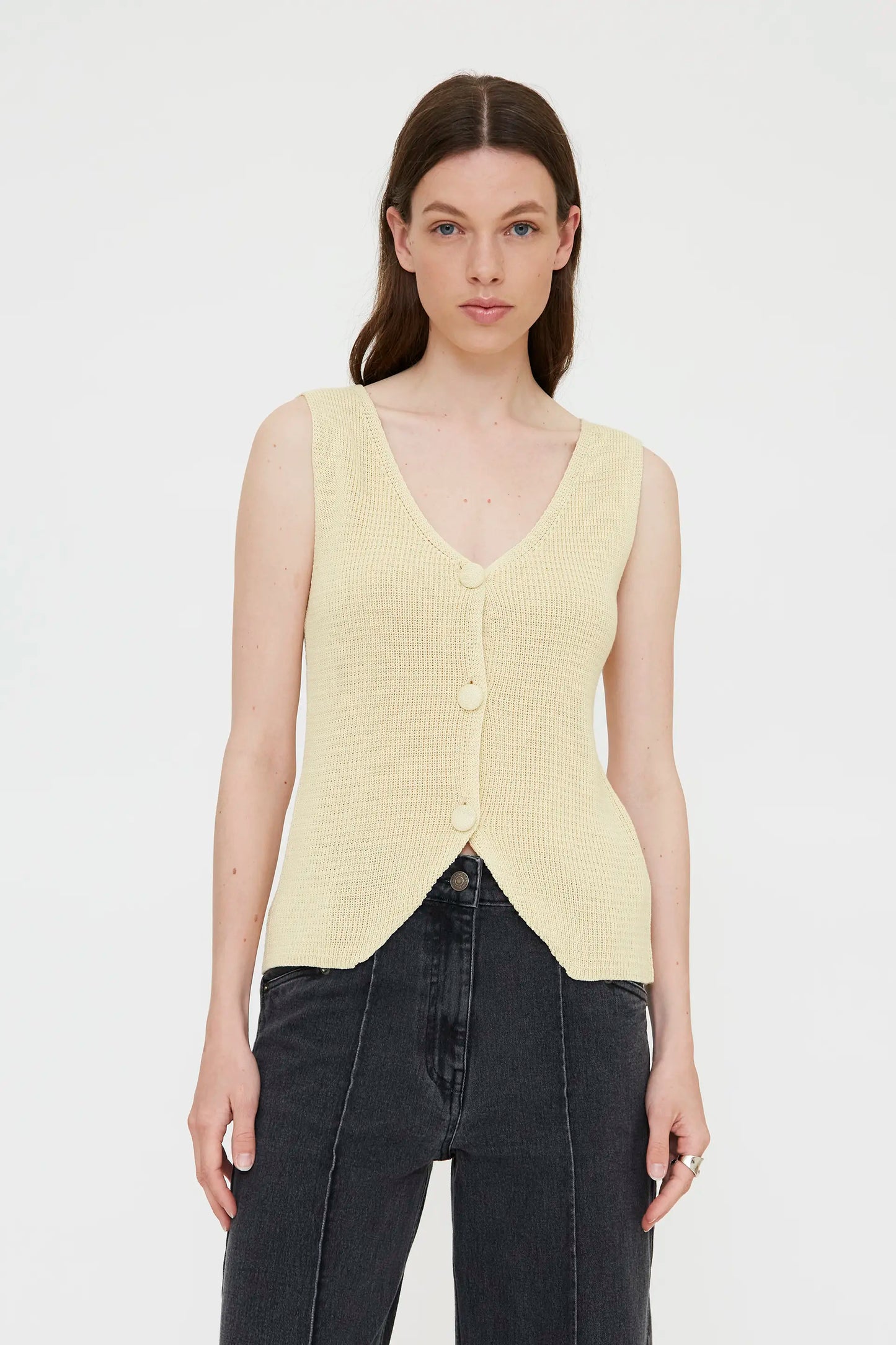 Top punto con botones amarillo