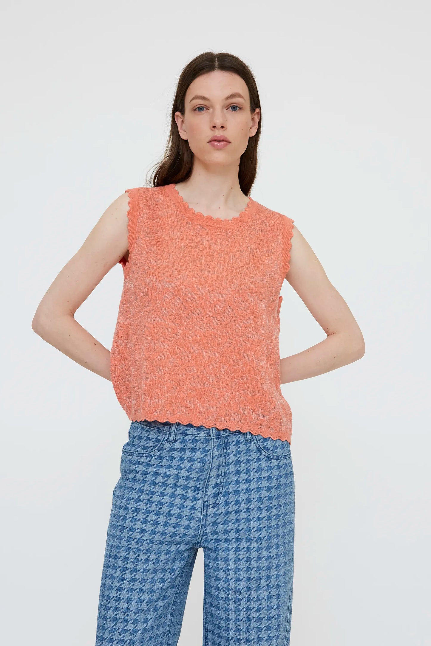 Top con encaje coral