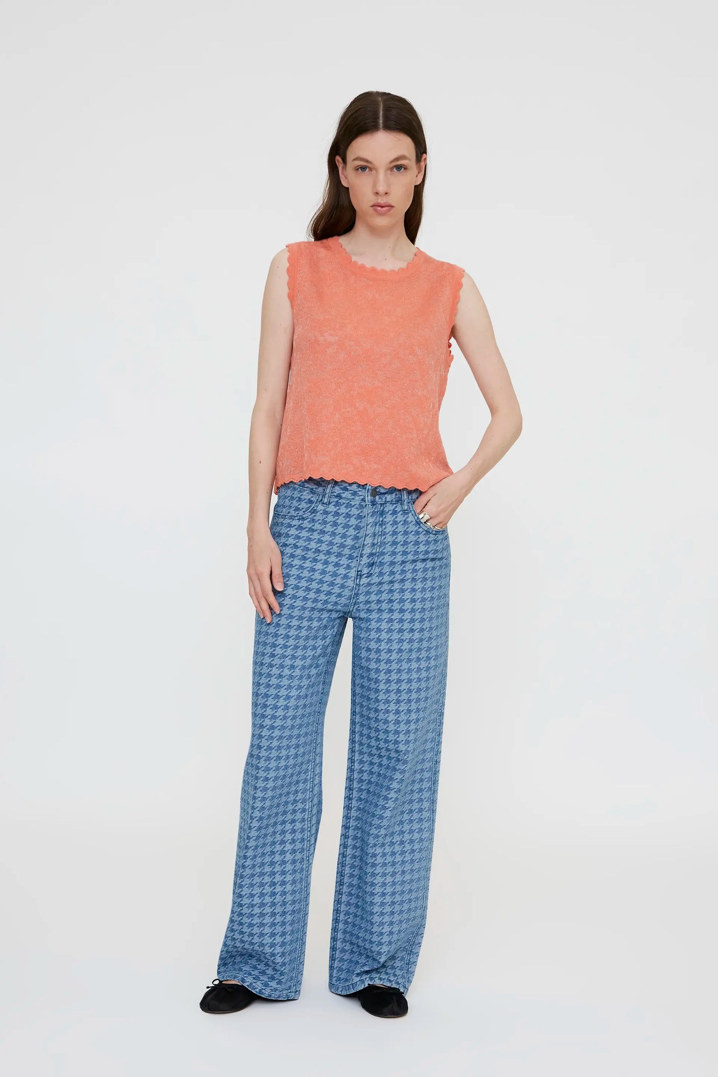 Top con encaje coral