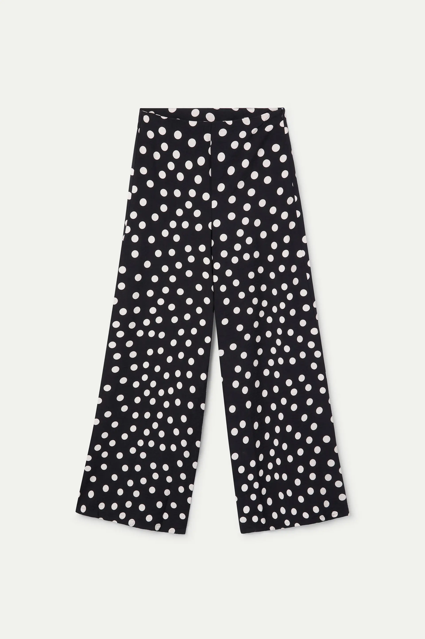 Pantalón con estampado de puntos negro y blanco