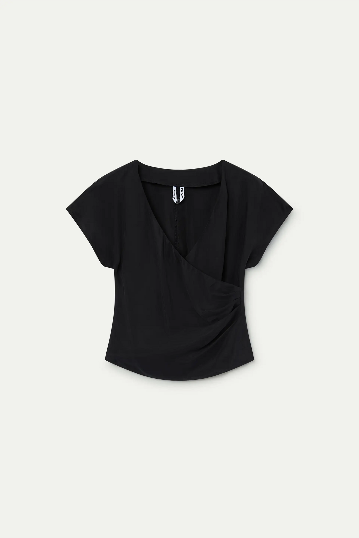 Top negro con escote cruzado