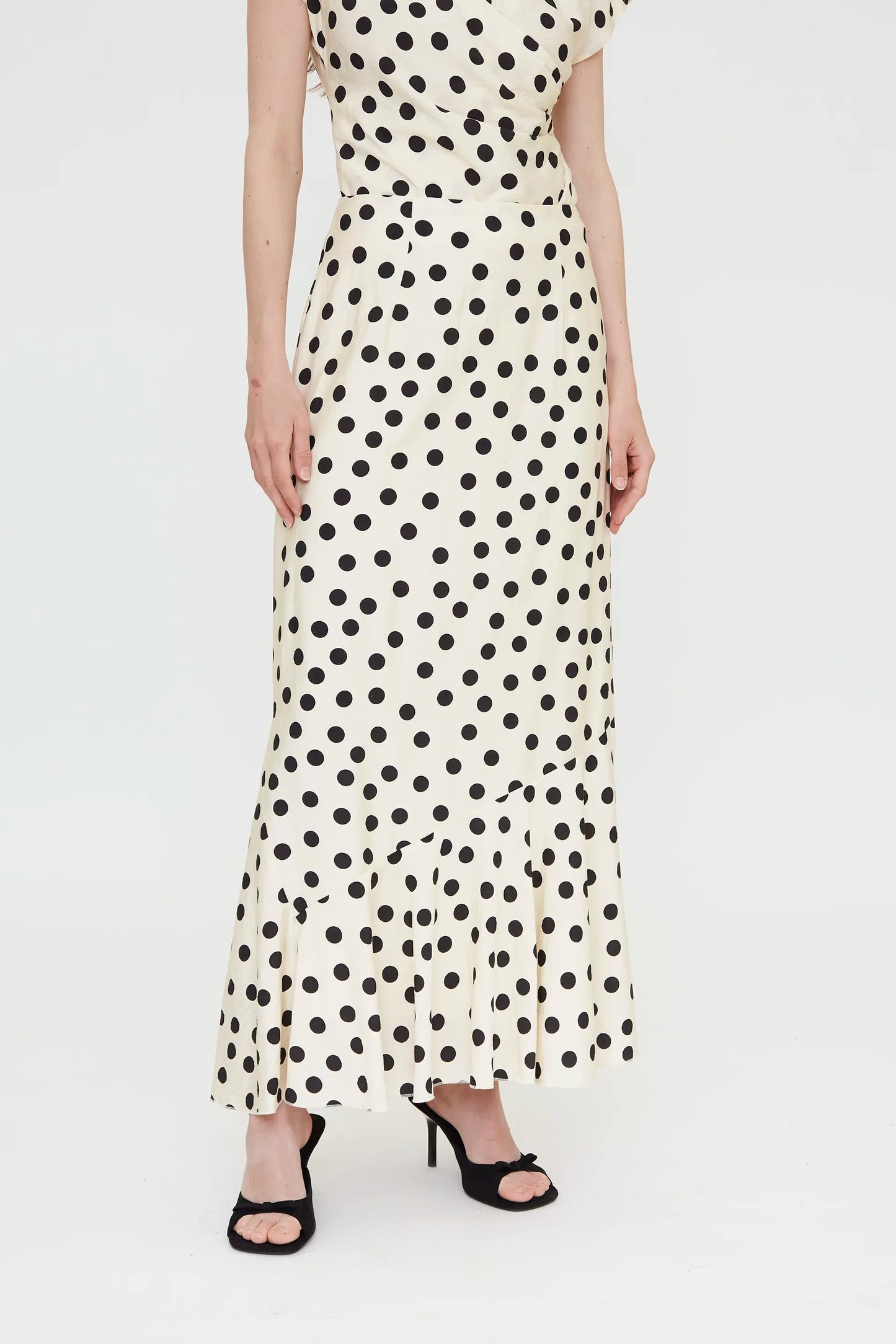 Long skirt with black and white polka dot print