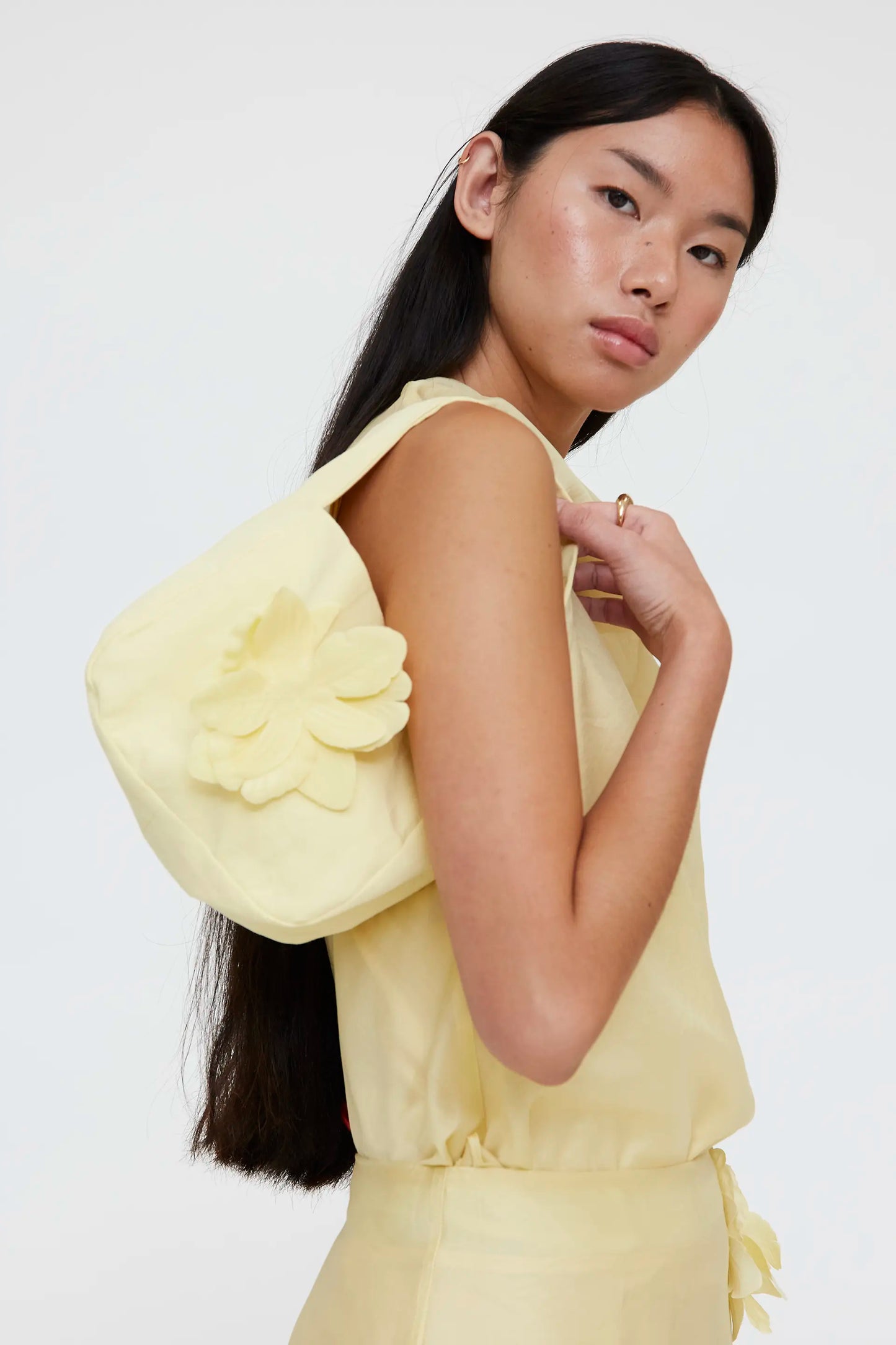Bolso de mano amarillo claro