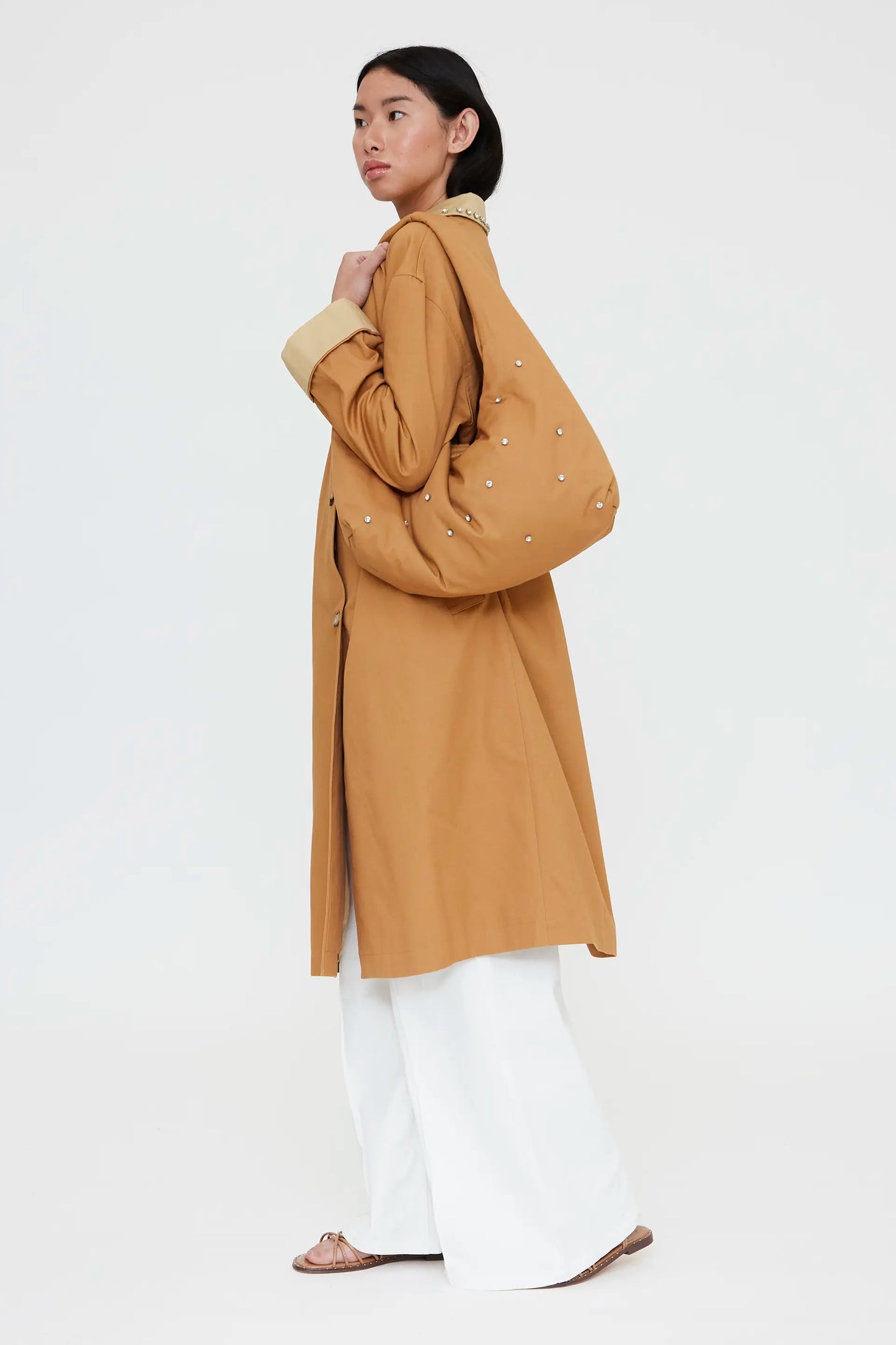 Bolso de hombro camel con brillantes