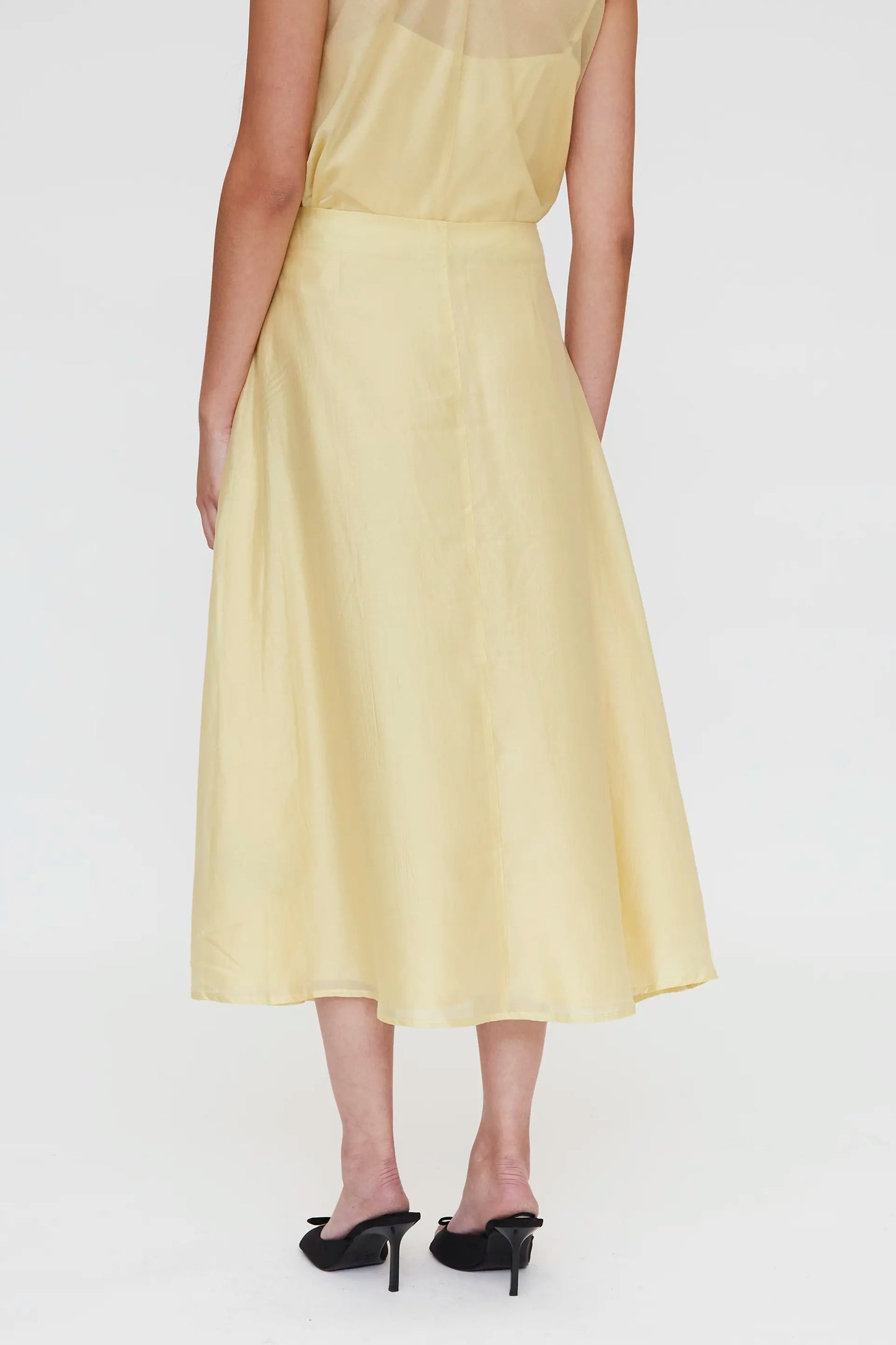 Falda midi fluida amarillo ligero