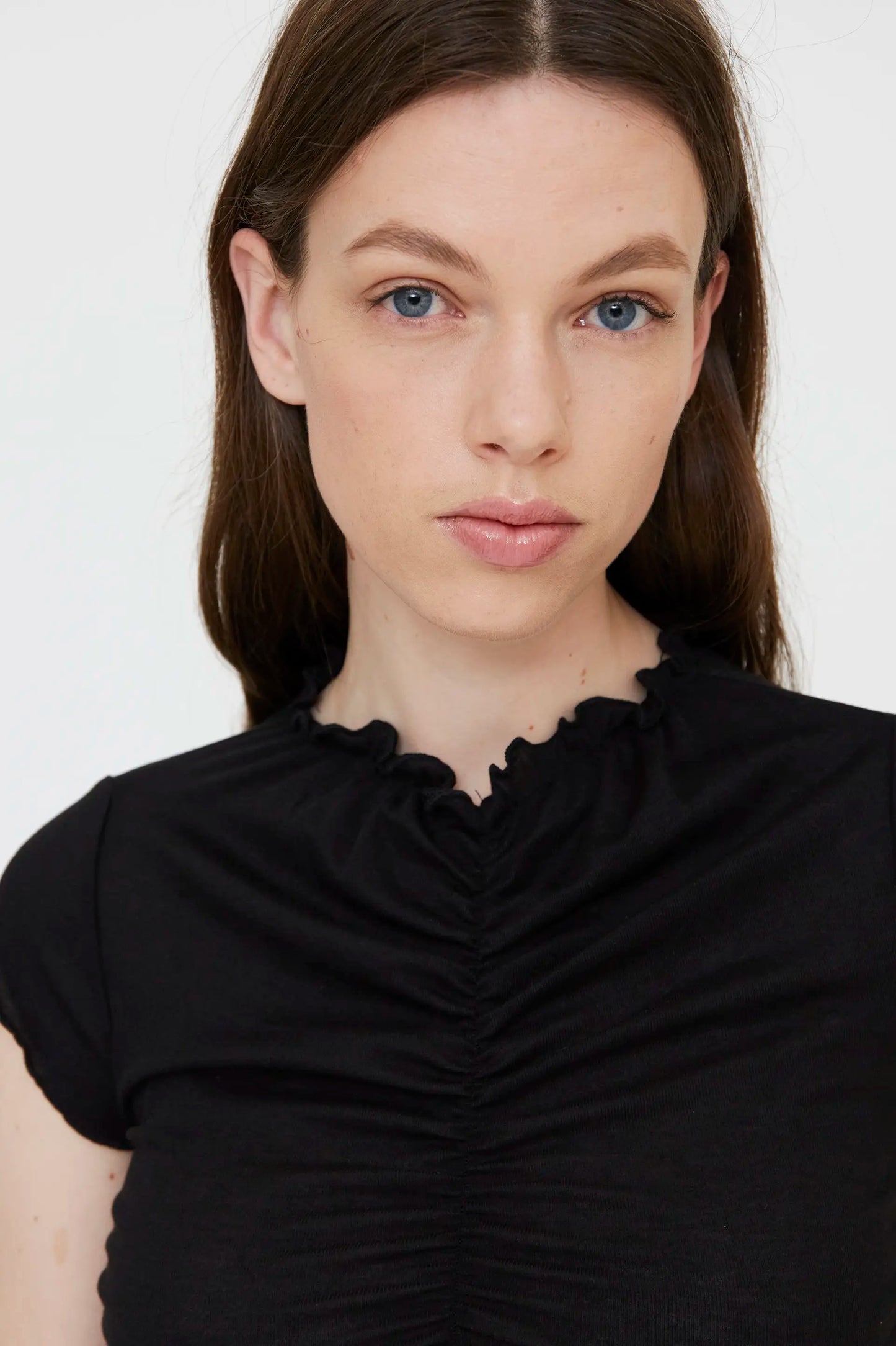 Camiseta fruncida negro