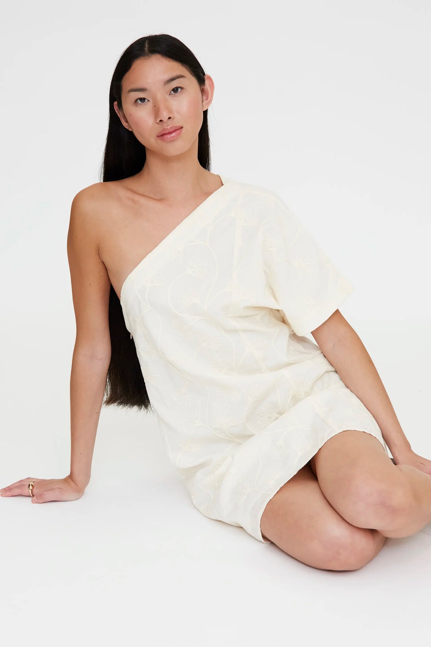 Short asymmetrical dress, 100% cotton, off-white