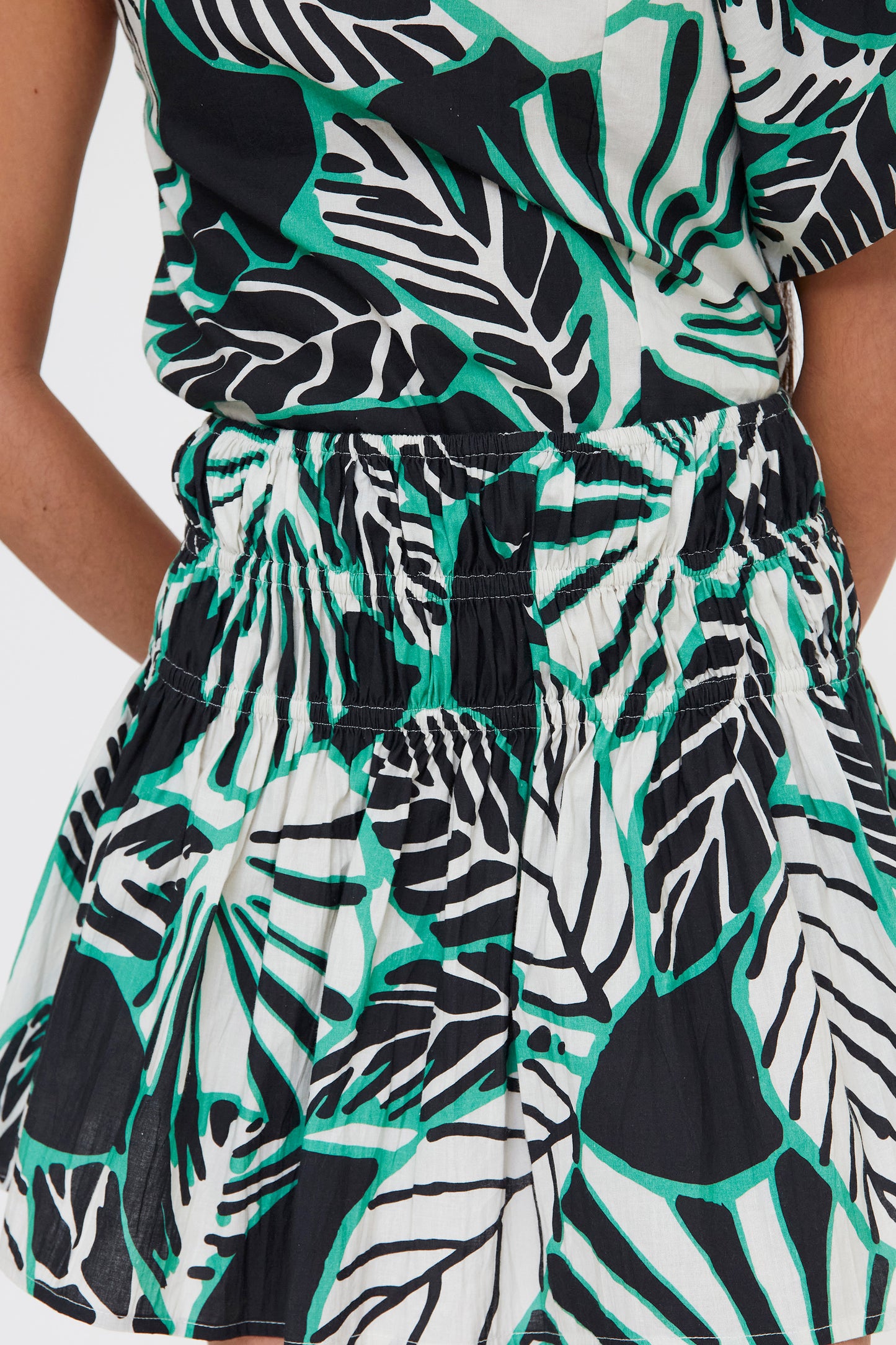 Short skirt with iguana print