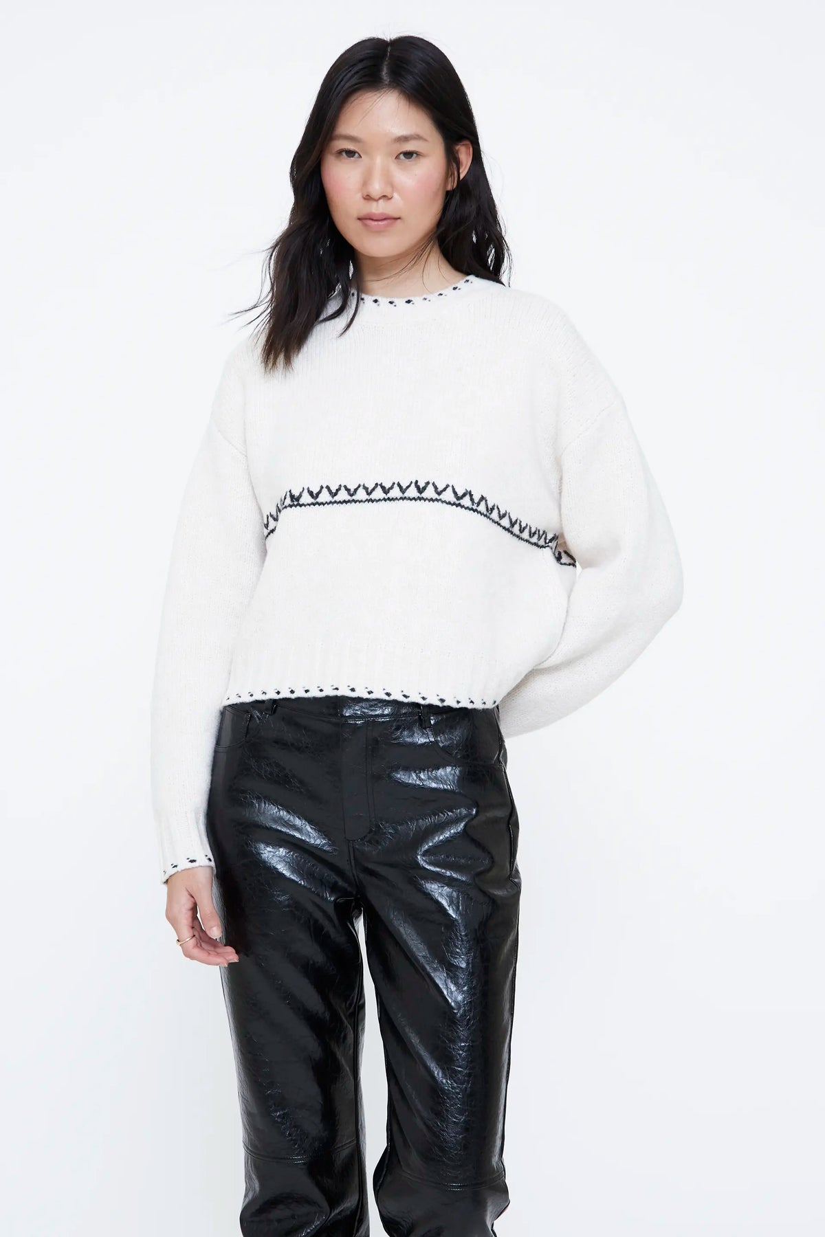 White knit jersey with black details