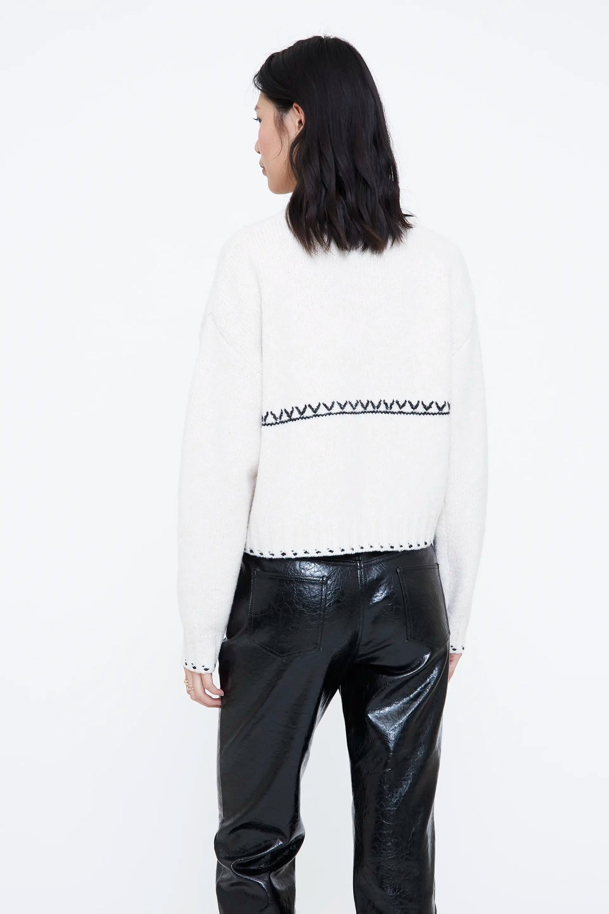 White knit jersey with black details