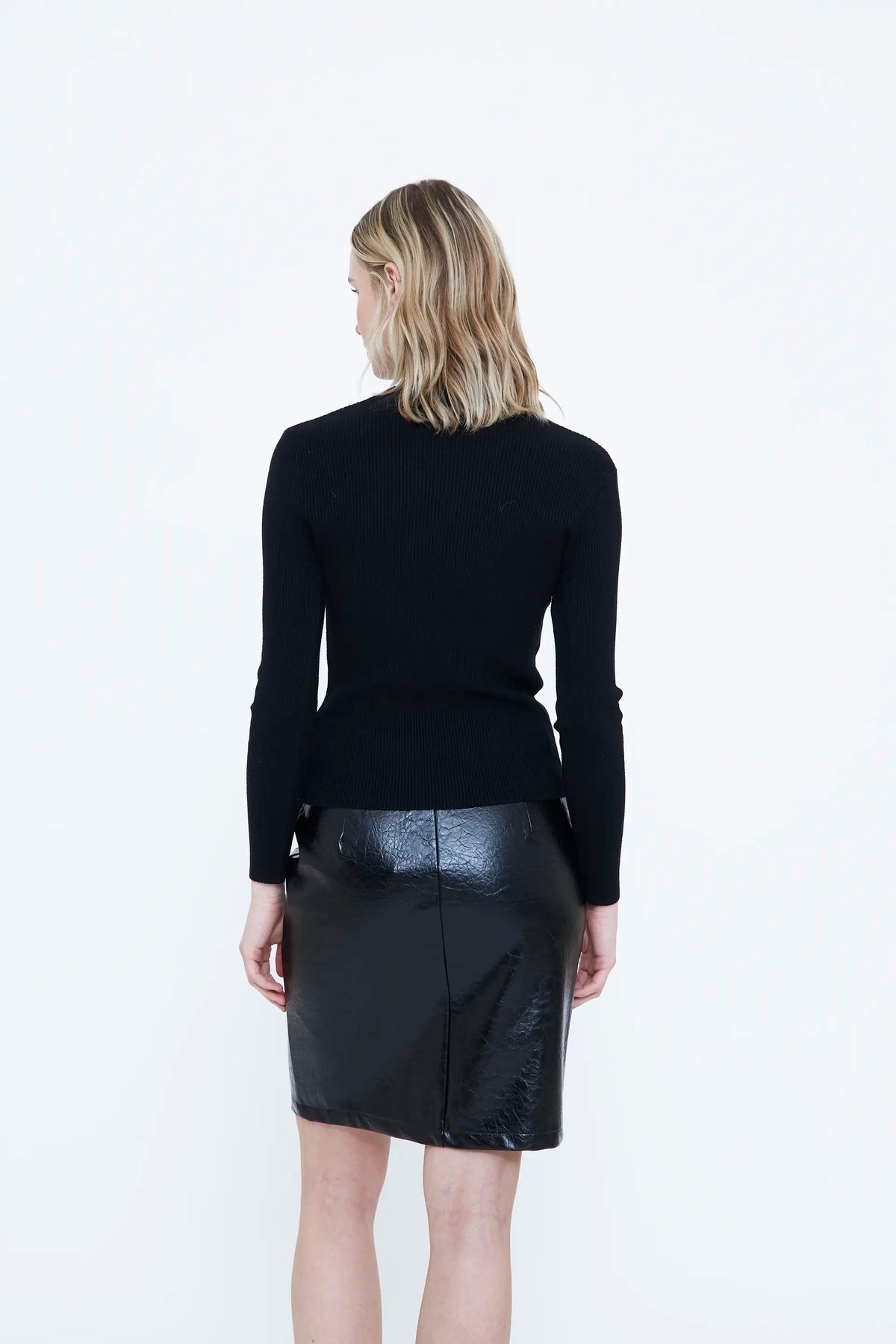 Jersey negro con apliques multicolor