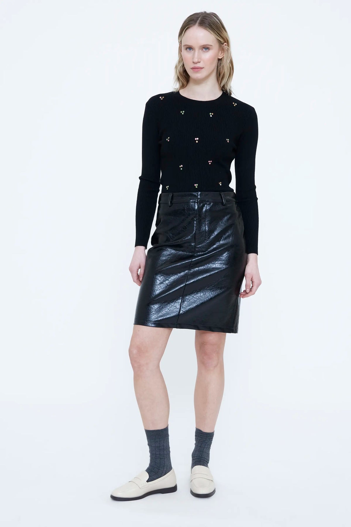Jersey negro con apliques multicolor