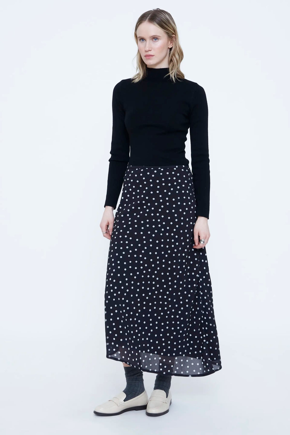 Top cuello alto negro