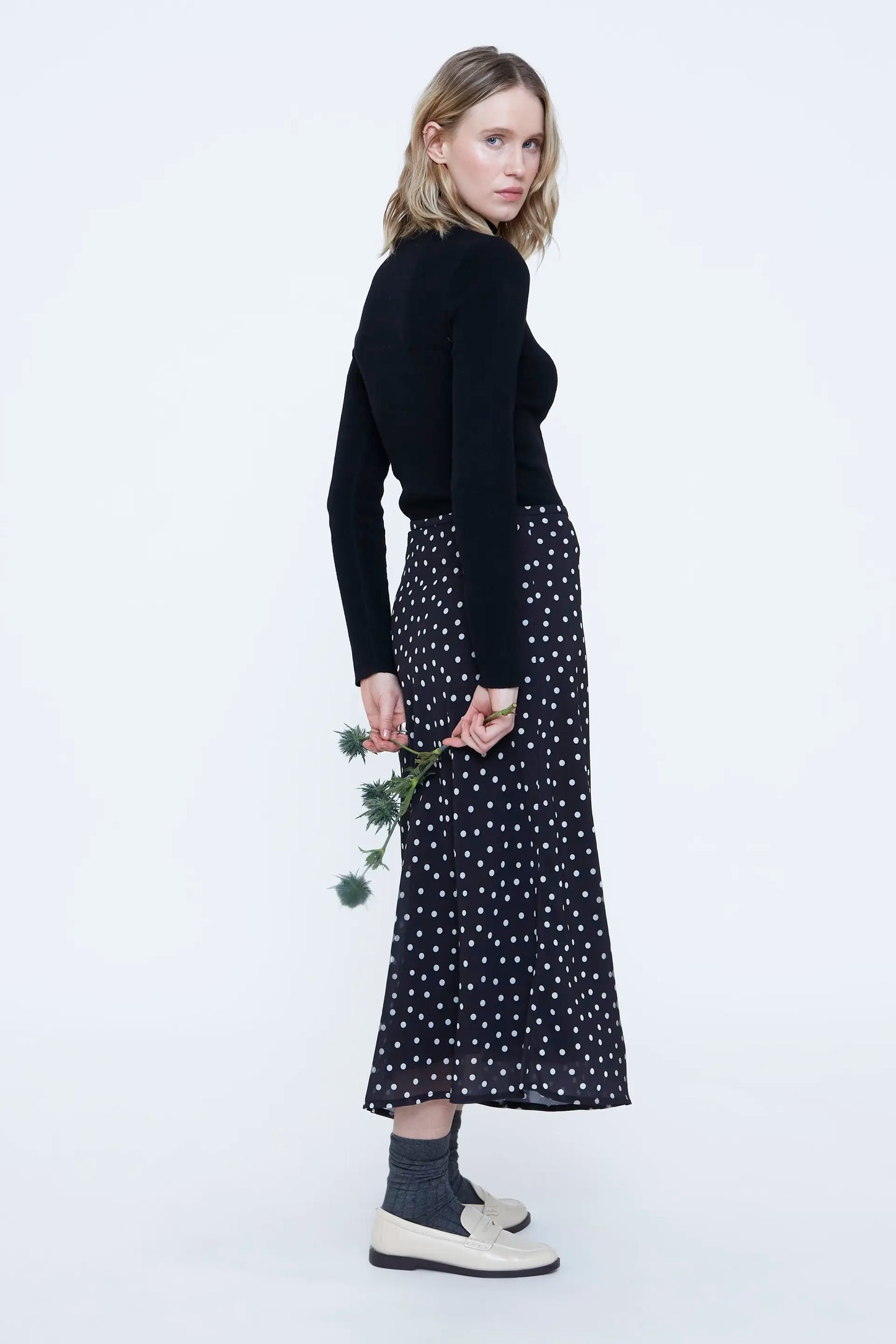 Top cuello alto negro