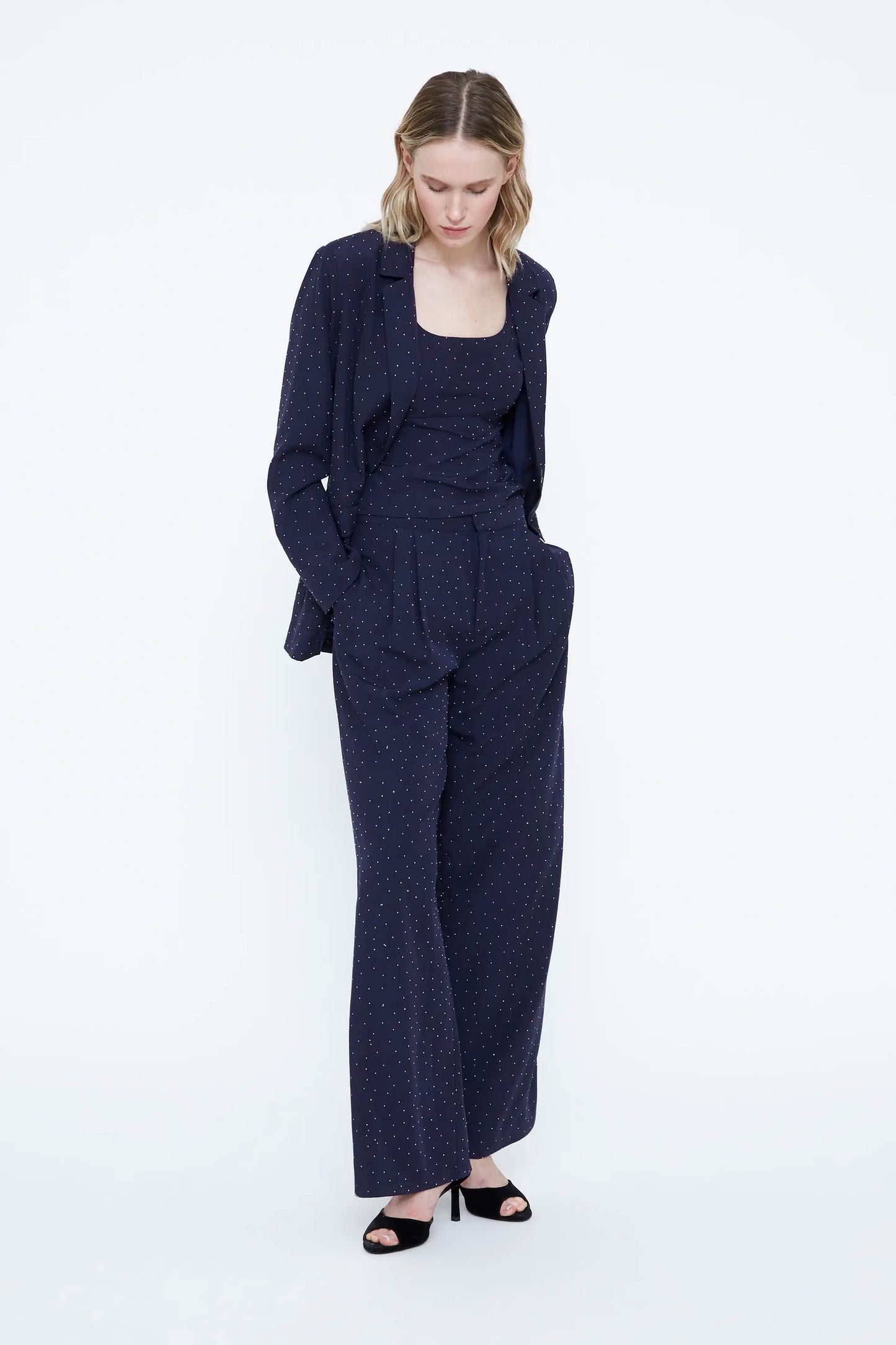 Top azul marino con apliques