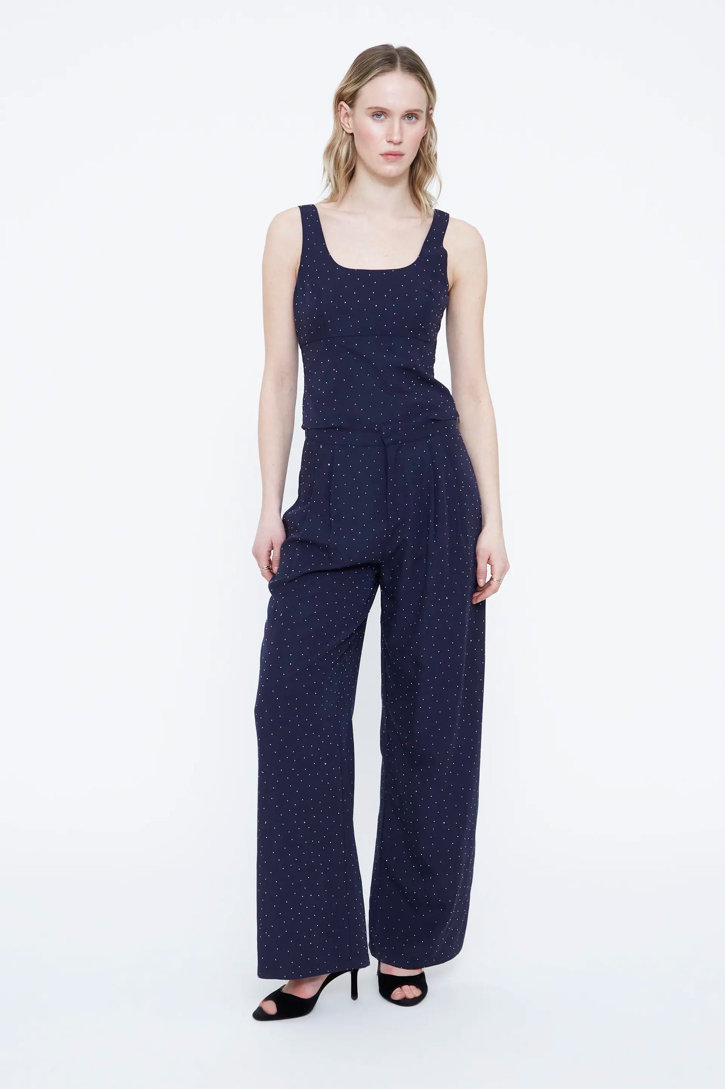 Pantalón azul marino con apliques