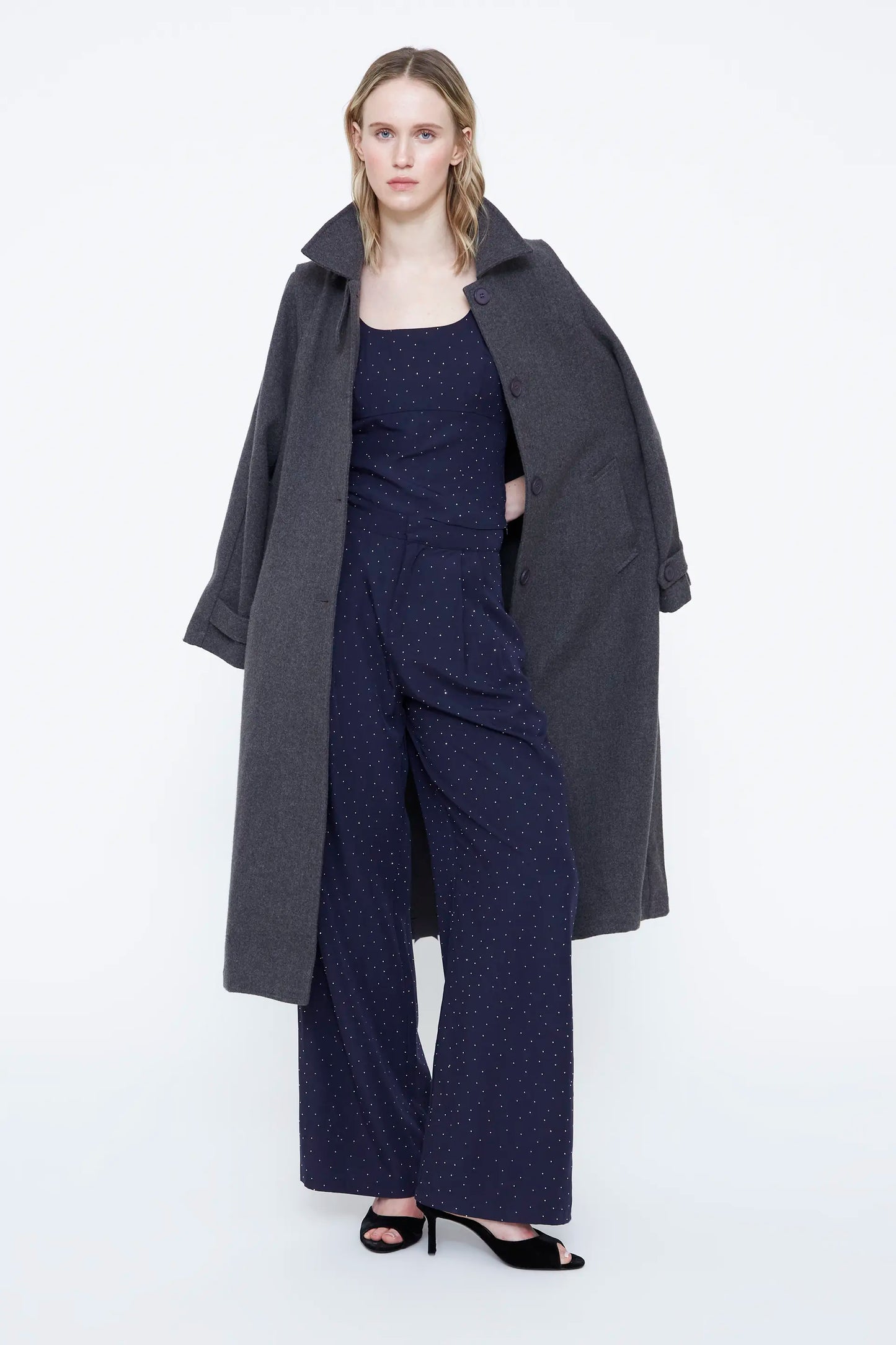 Pantalón azul marino con apliques