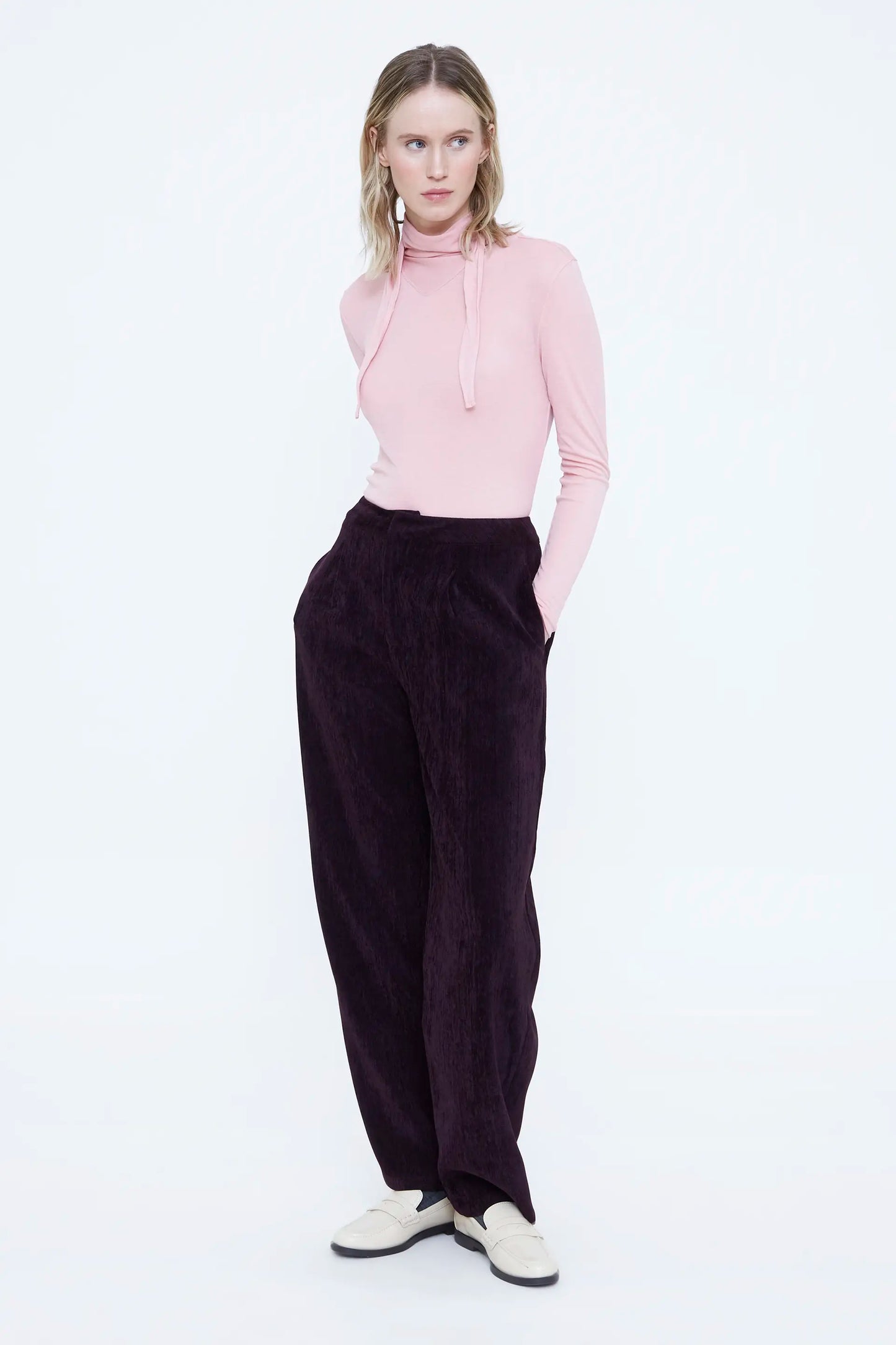 Pantalón terciopelo burdeos
