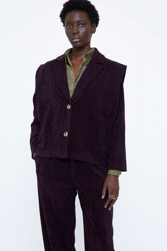Blazer burdeos con hombreras