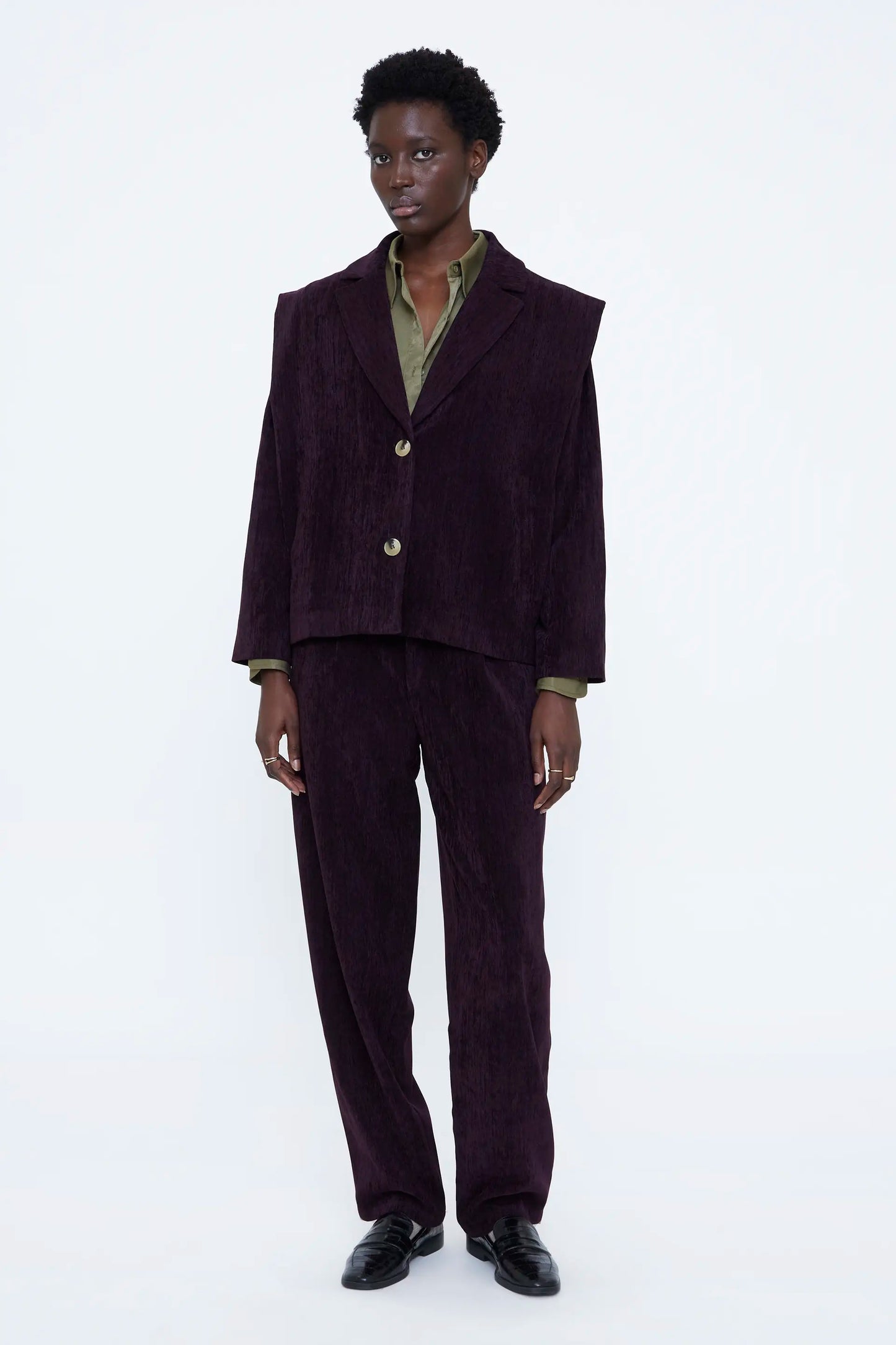 Blazer burdeos con hombreras