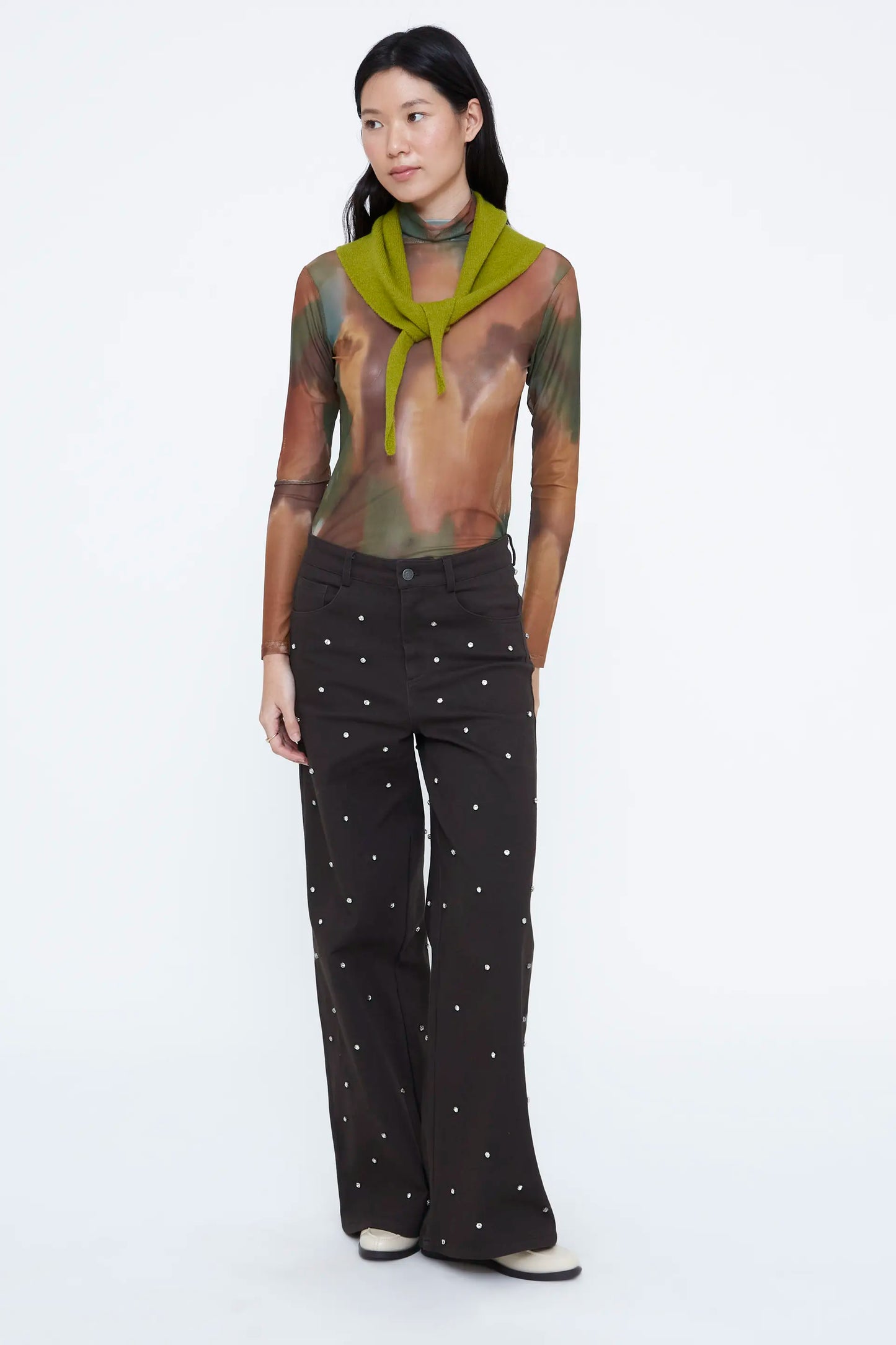 Pantalón vaquero verde oscura con apliques