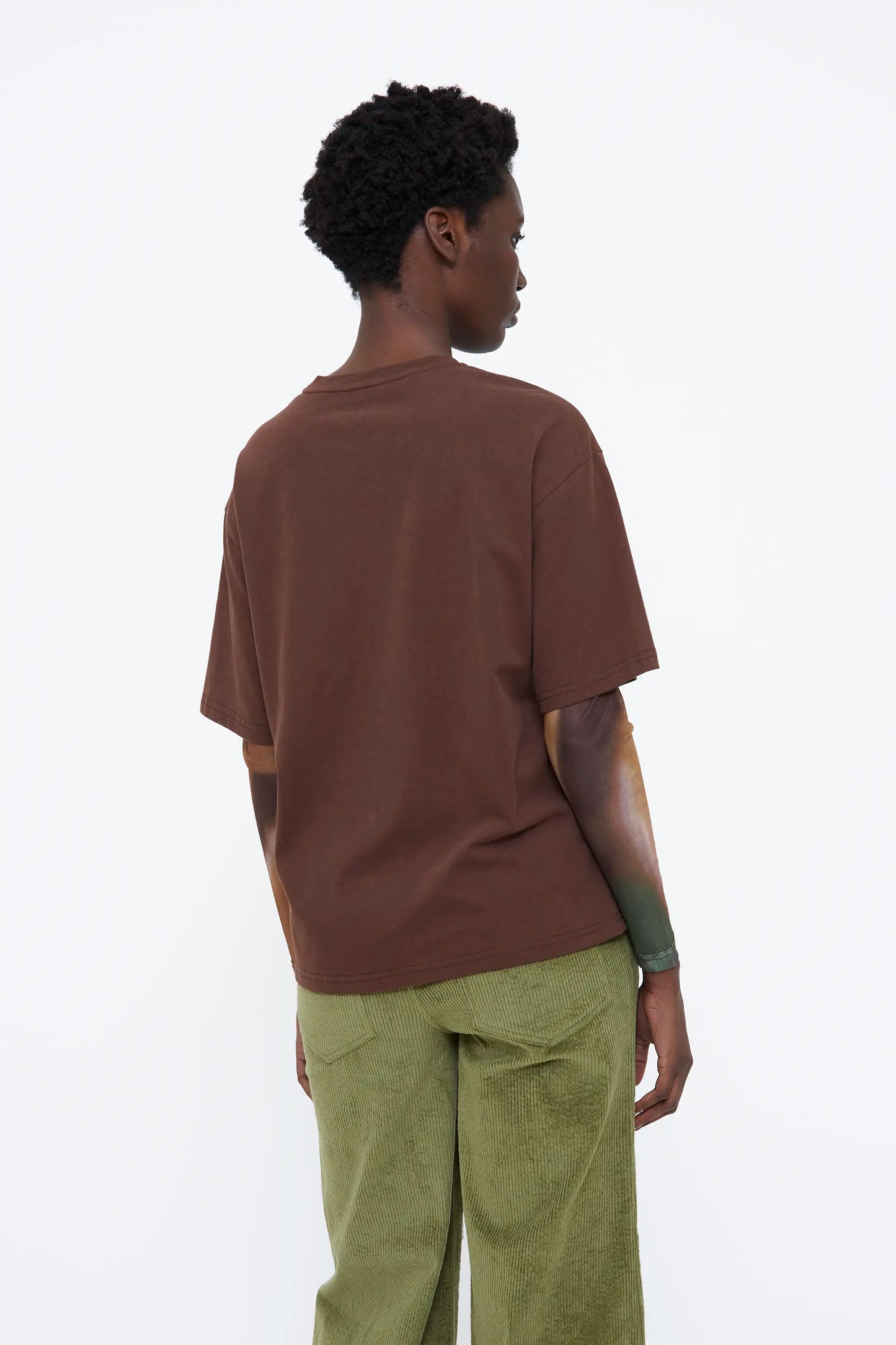 Camiseta bicolor marrón con estampado arce