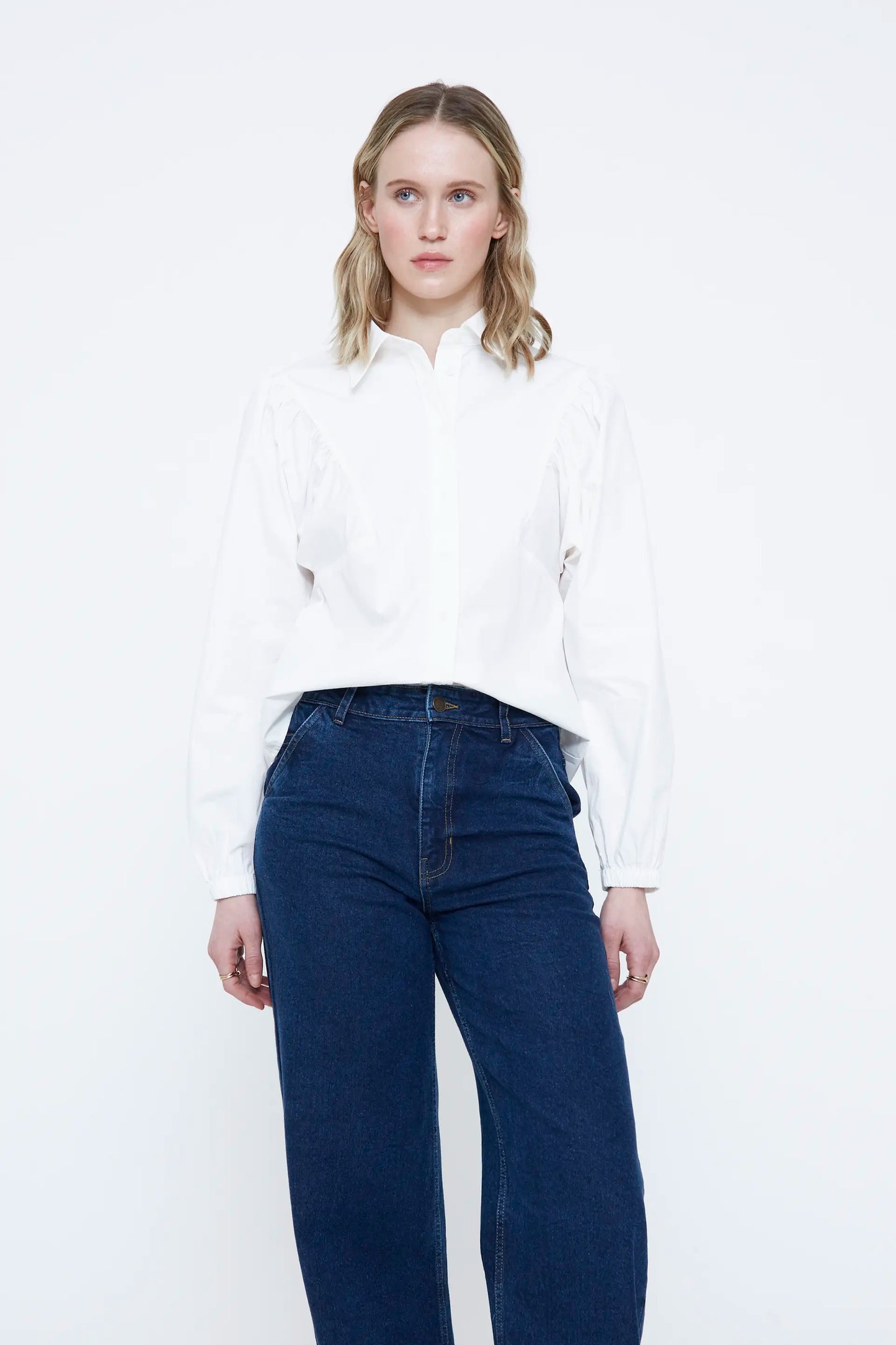 Camisa blanca 100% algodón con fruncido suave