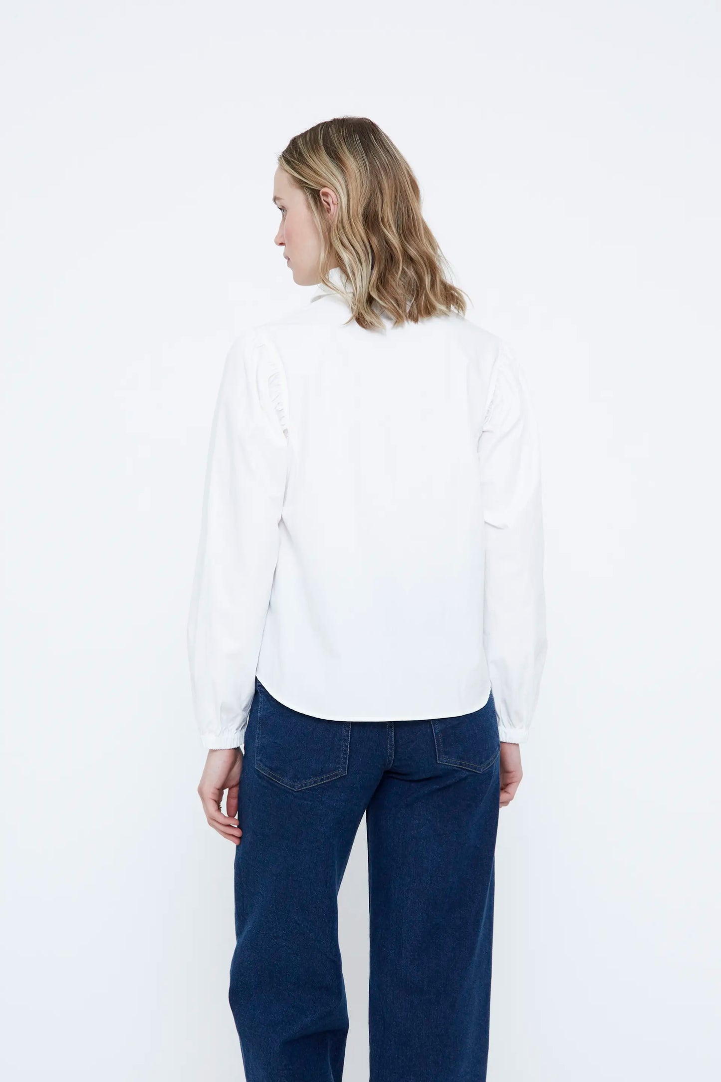 Camisa blanca 100% algodón con fruncido suave