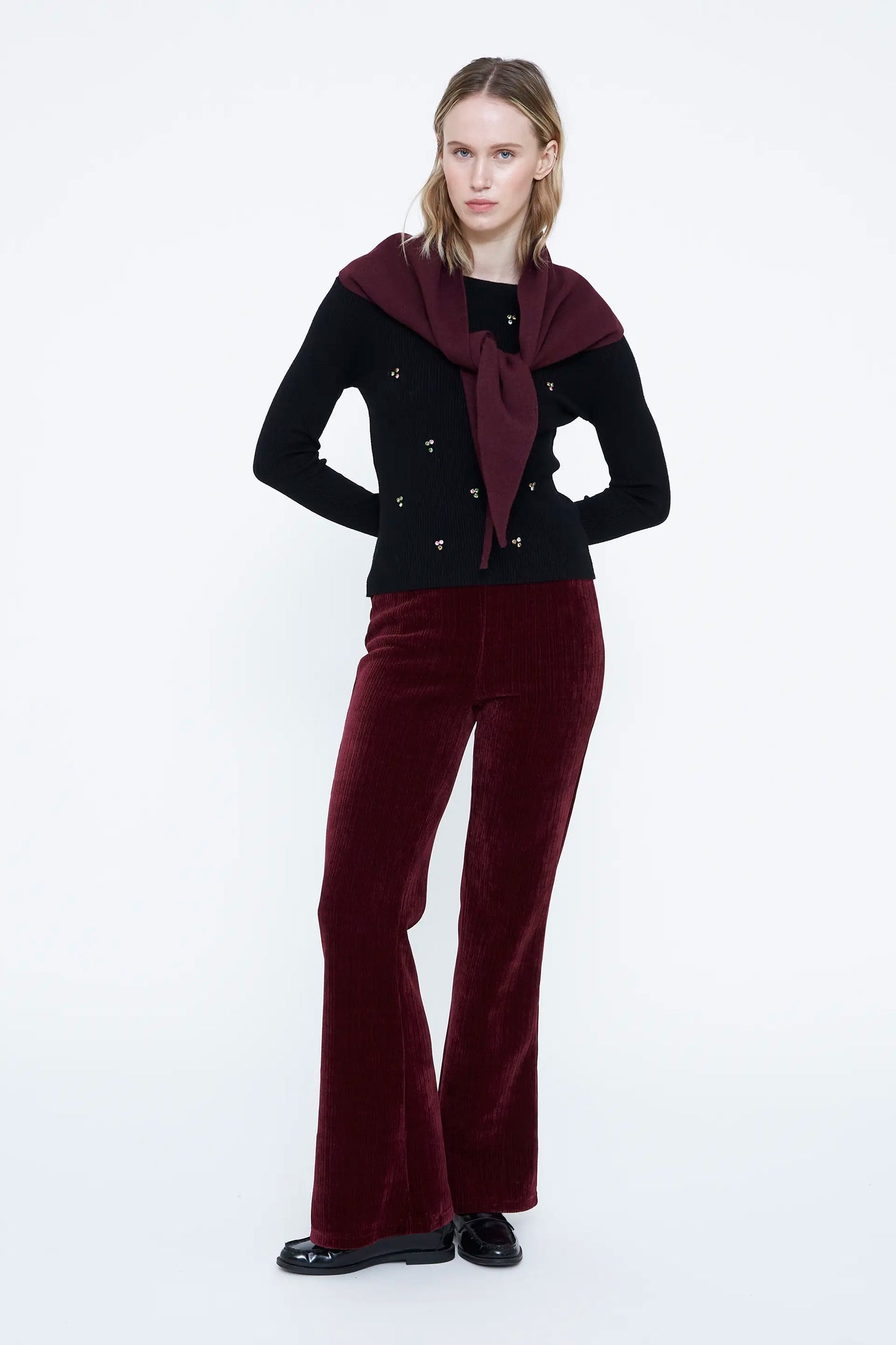 Pantalón de terciopelo burdeos