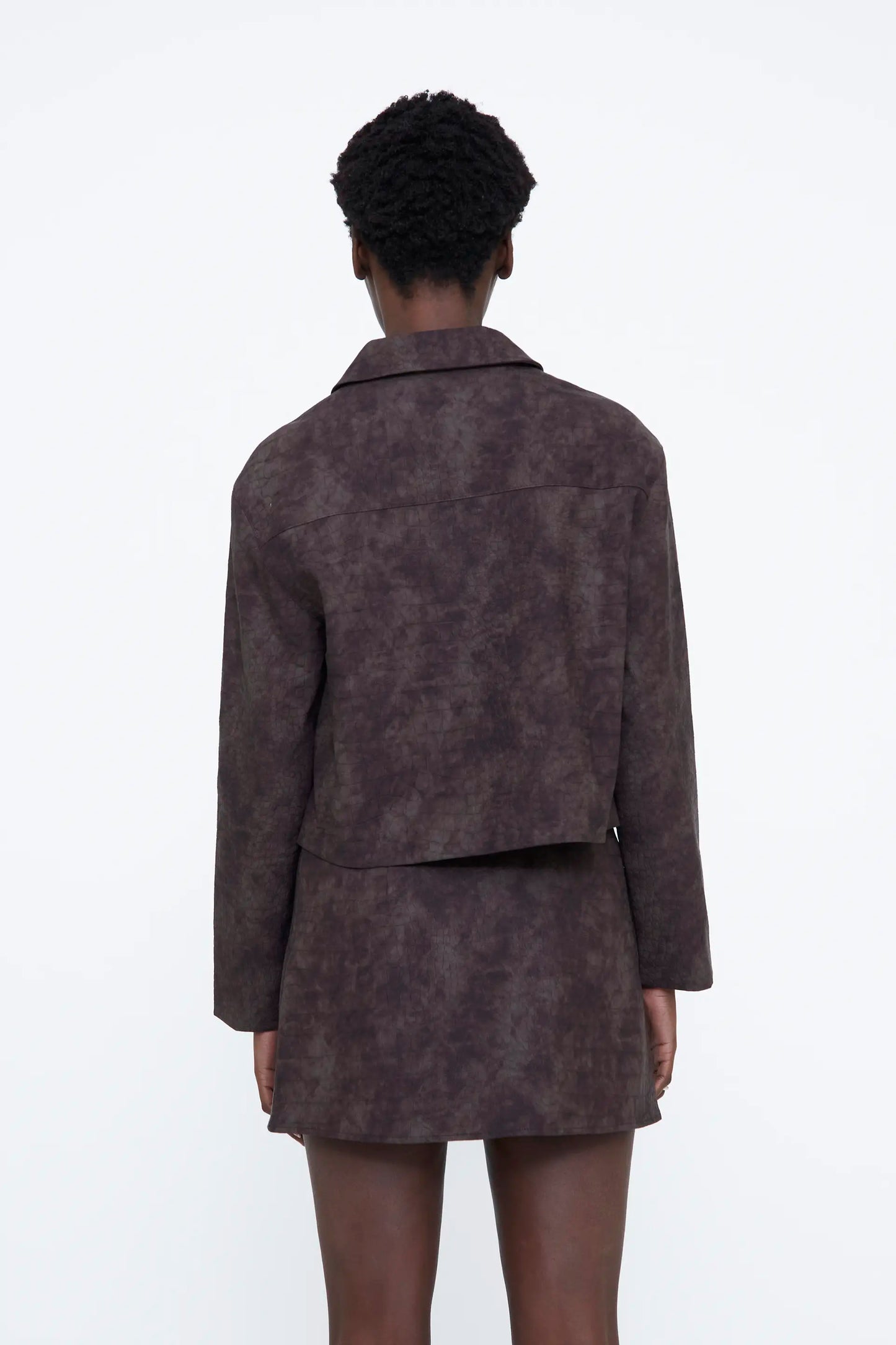 Chaqueta piel efecto cocodrilo marrón