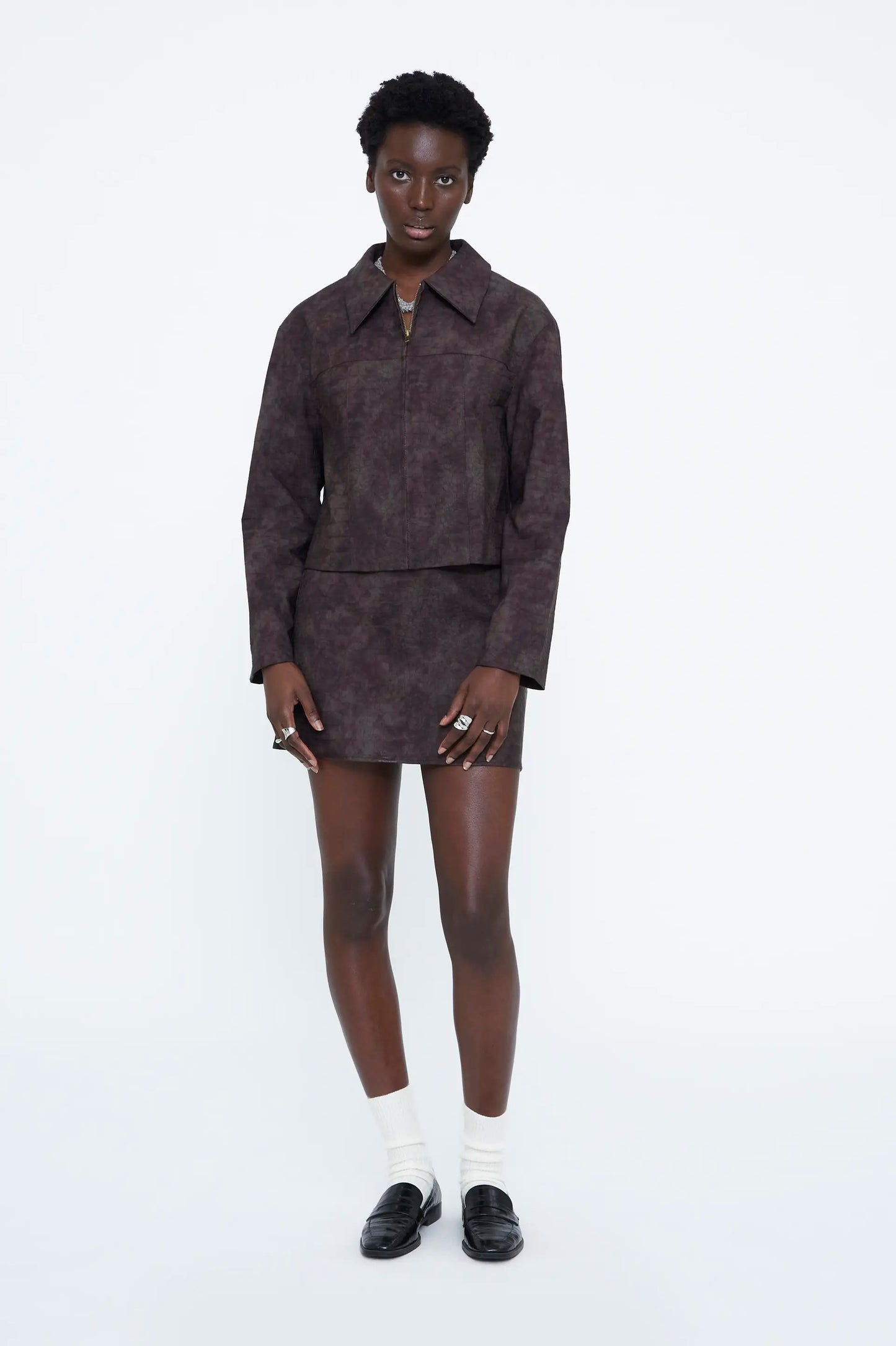 Chaqueta piel efecto cocodrilo marrón