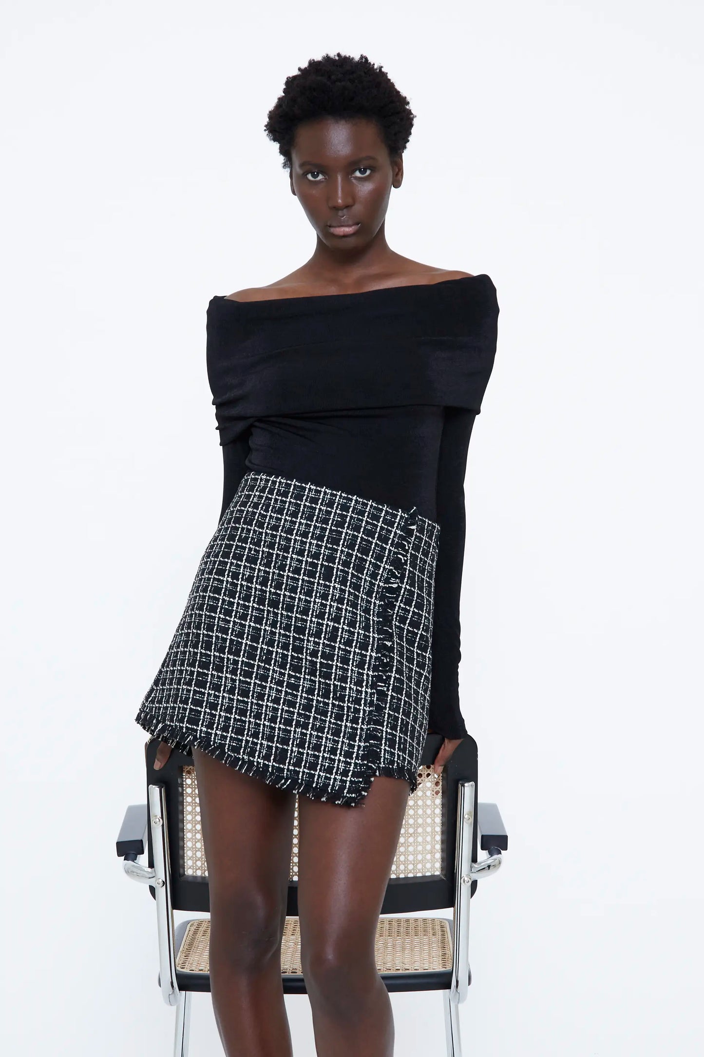 Falda corta tweed negra