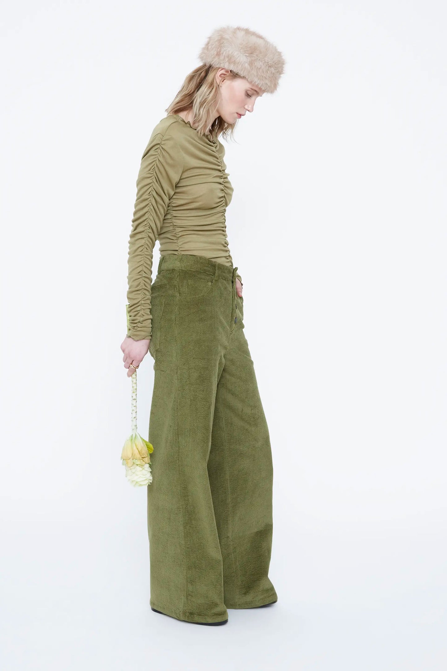 Pantalón pana verde oliva