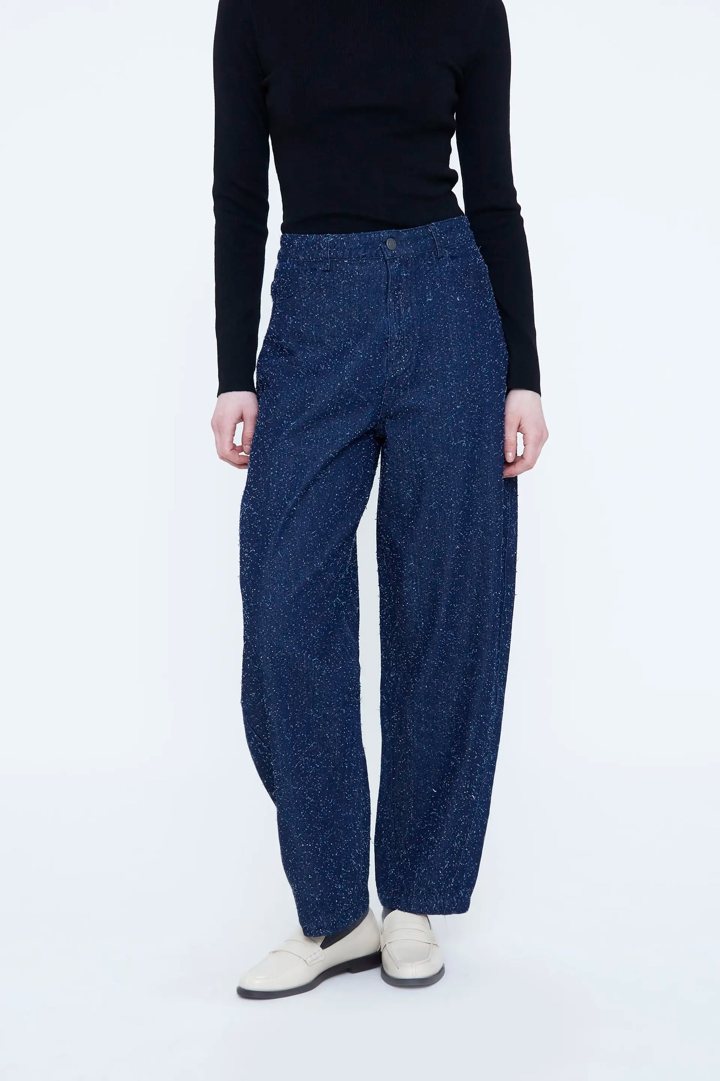 Pantalón vaquero con textura azul marino