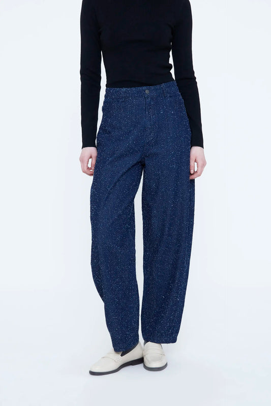 Pantalón vaquero con textura azul marino