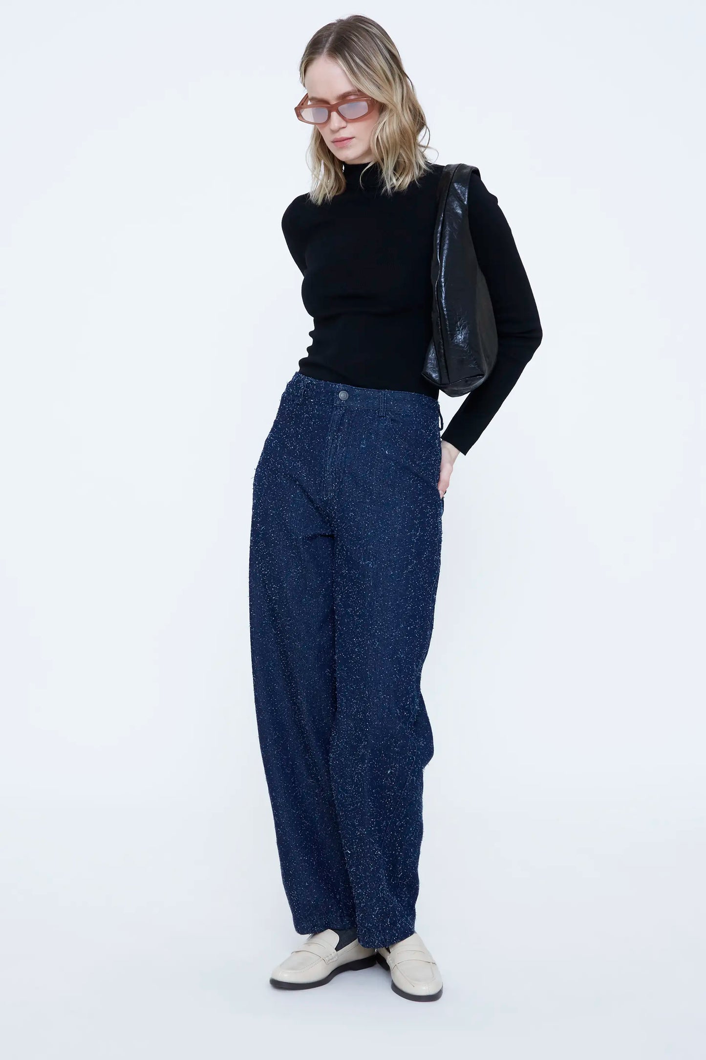 Pantalón vaquero con textura azul marino