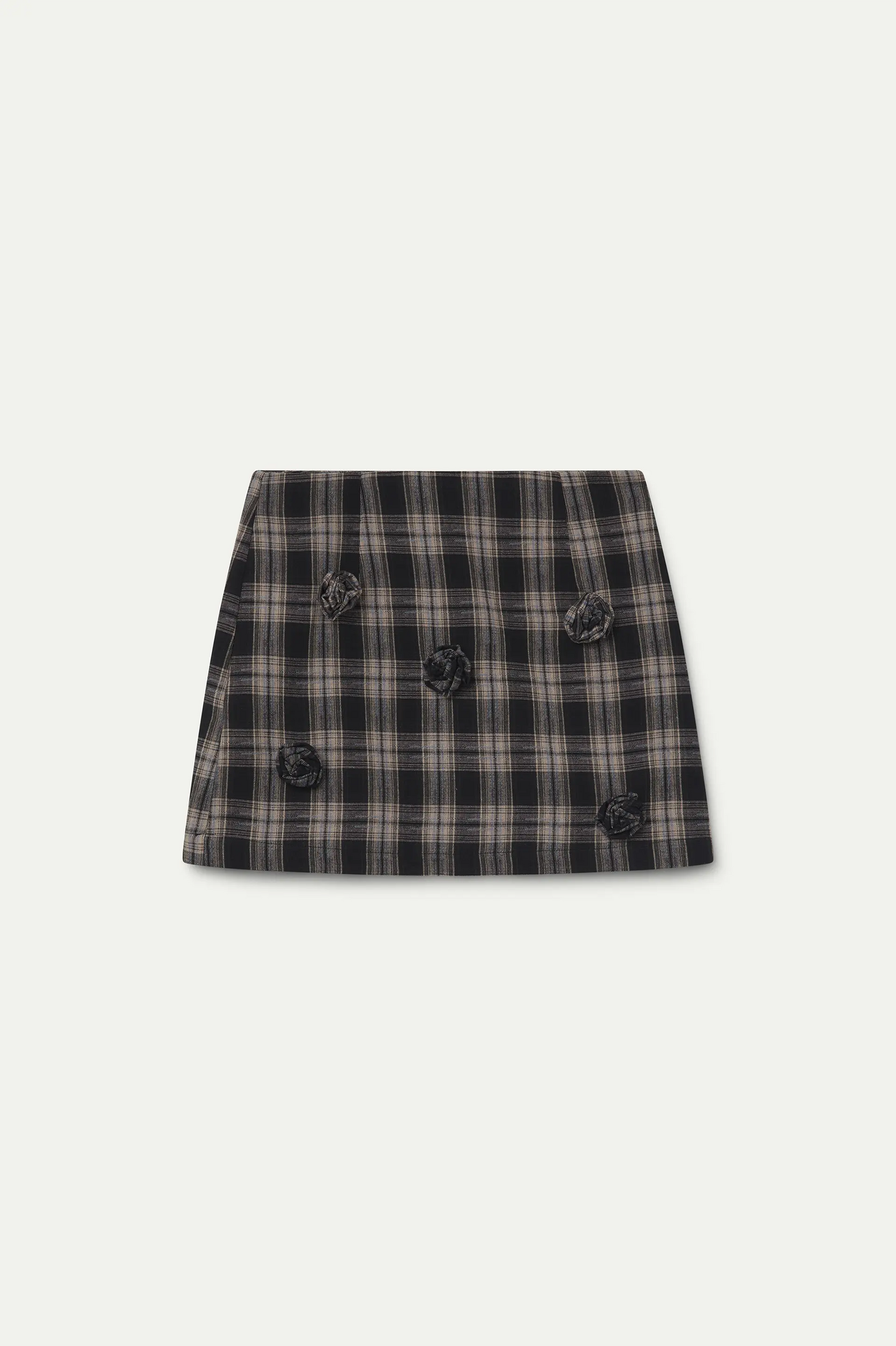 Falda corta con estampado de cuadros negros