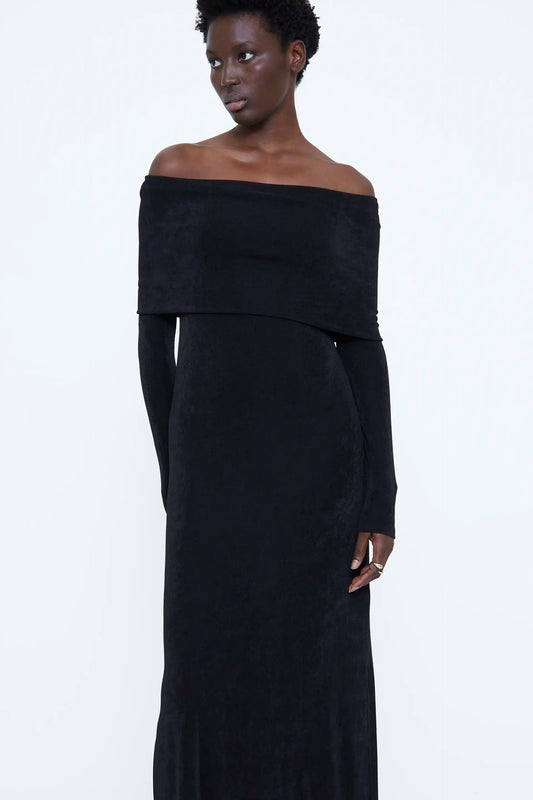 Vestido midi hombros descubiertos negro