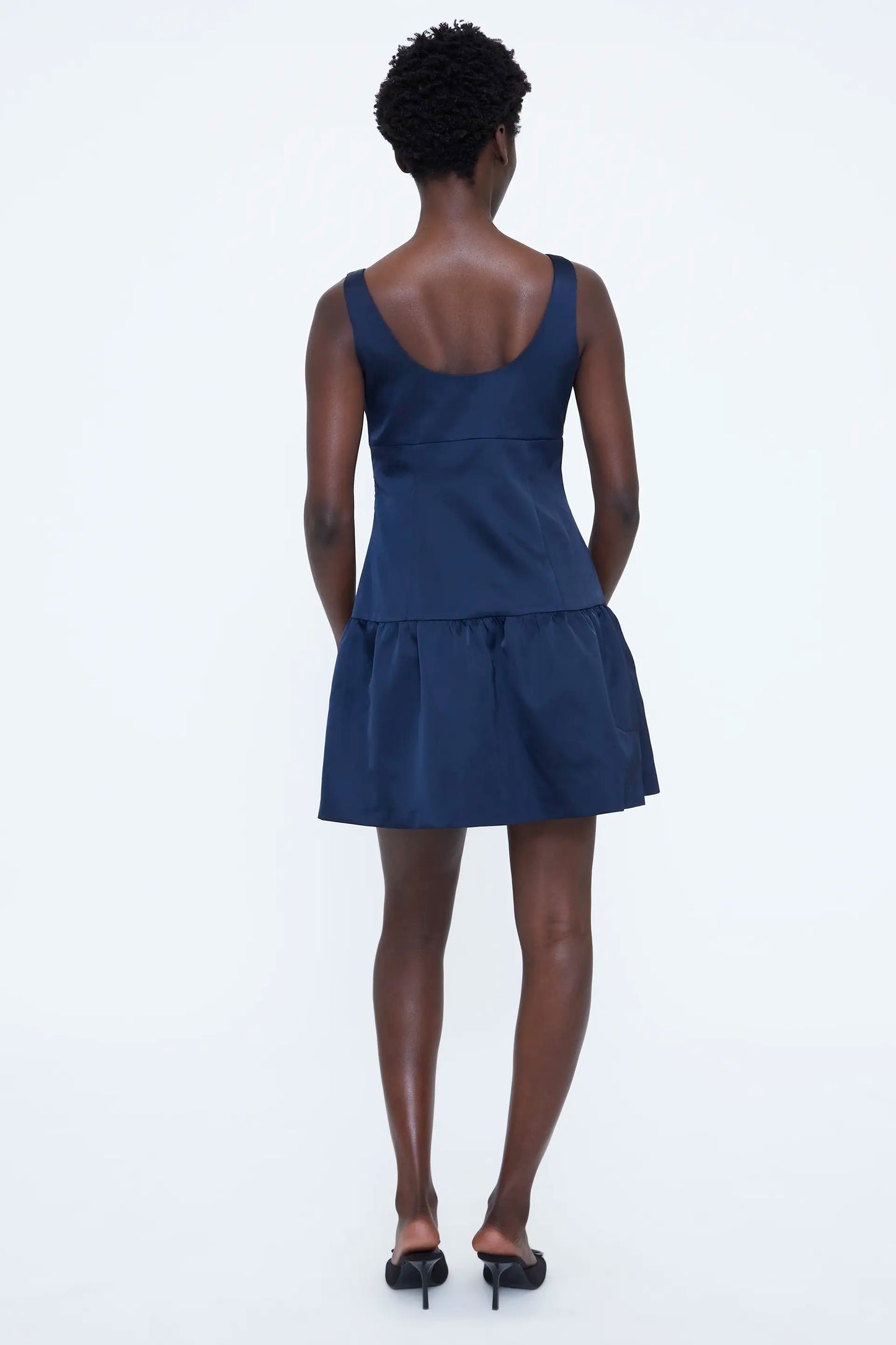 Vestido corto satinado azul marino