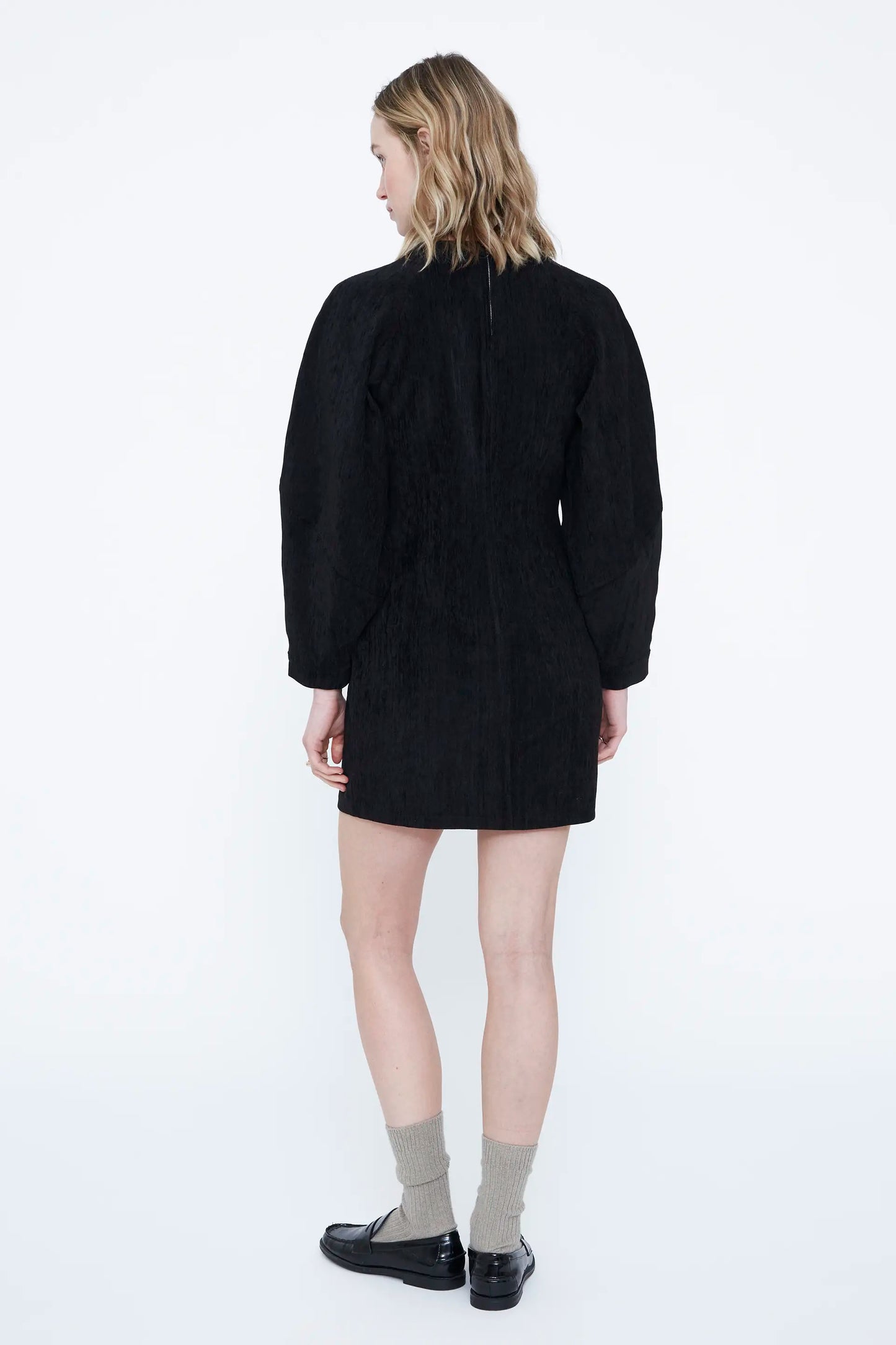 Vestido corto de terciopelo negro