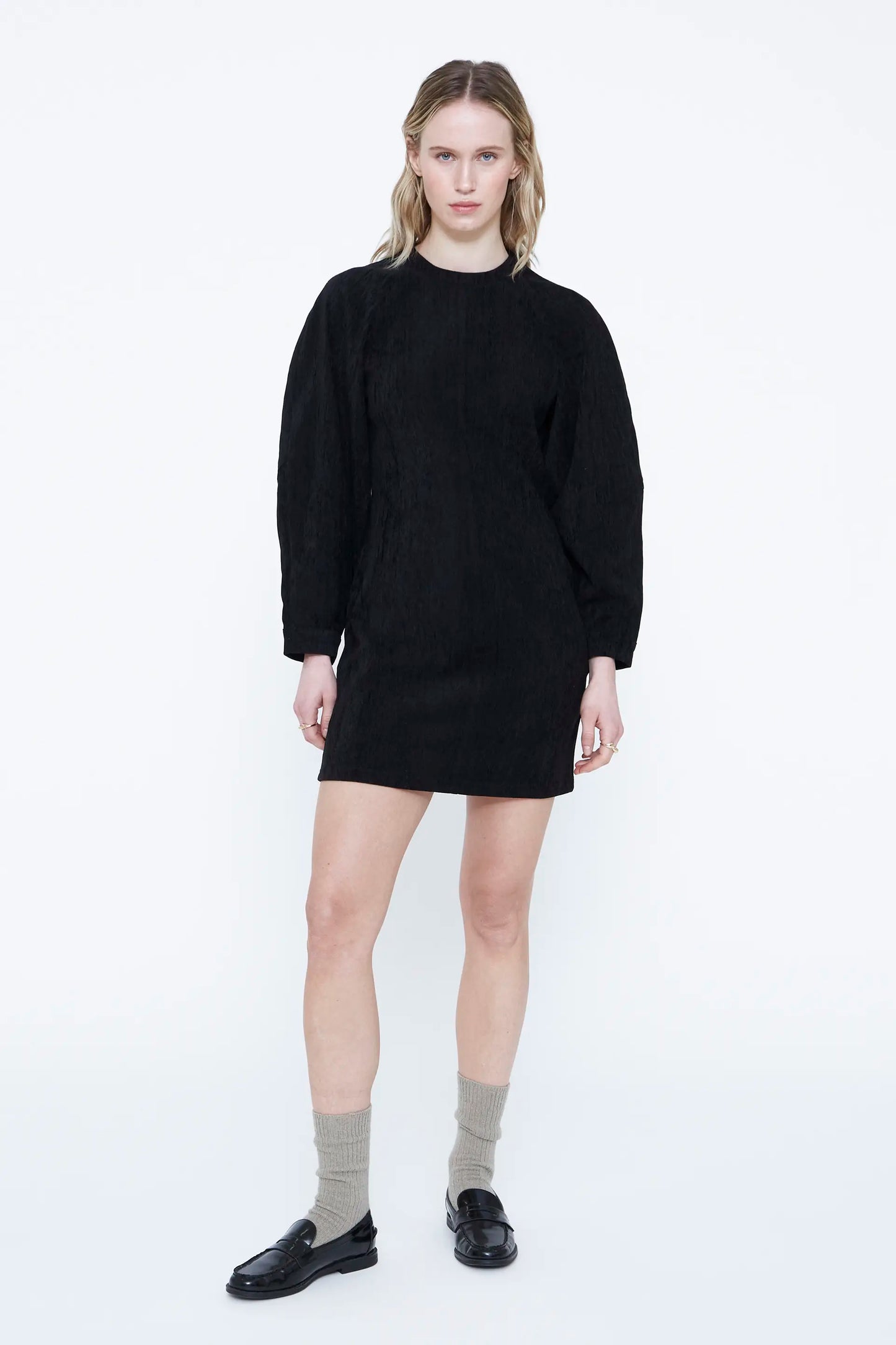 Vestido corto de terciopelo negro