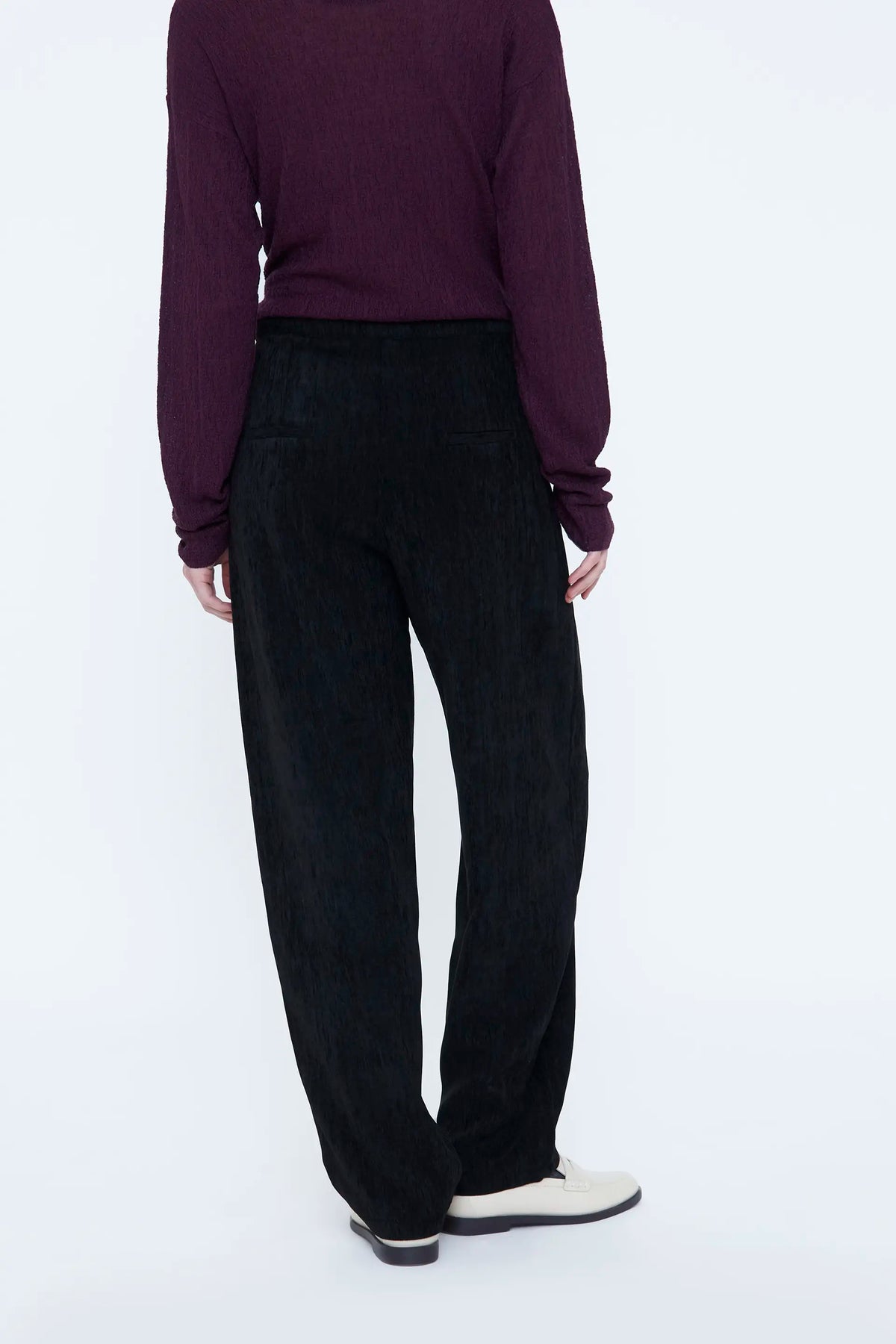 Pantalón recto de terciopelo negro