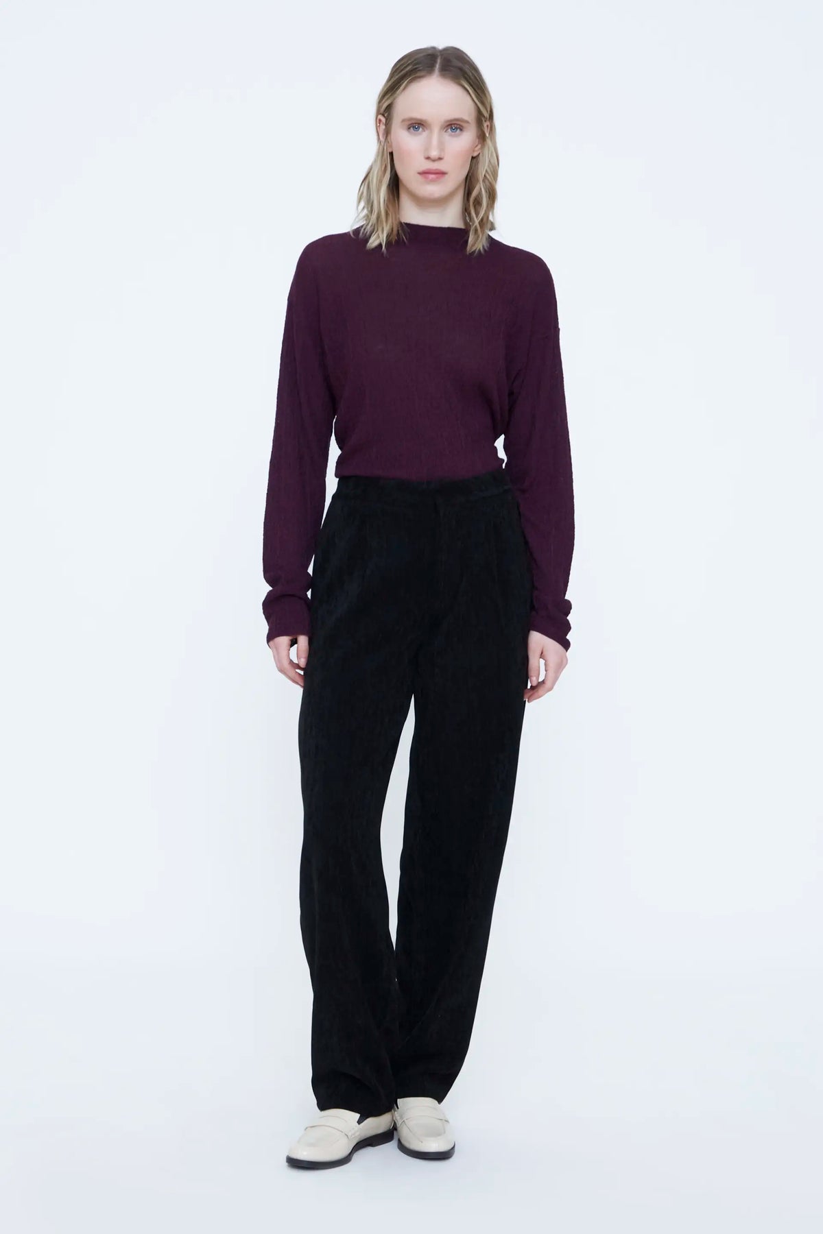 Pantalón recto de terciopelo negro