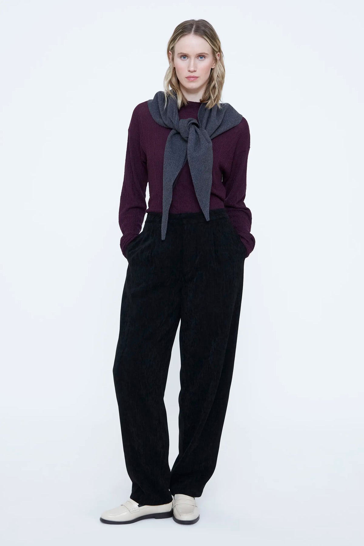 Pantalón recto de terciopelo negro