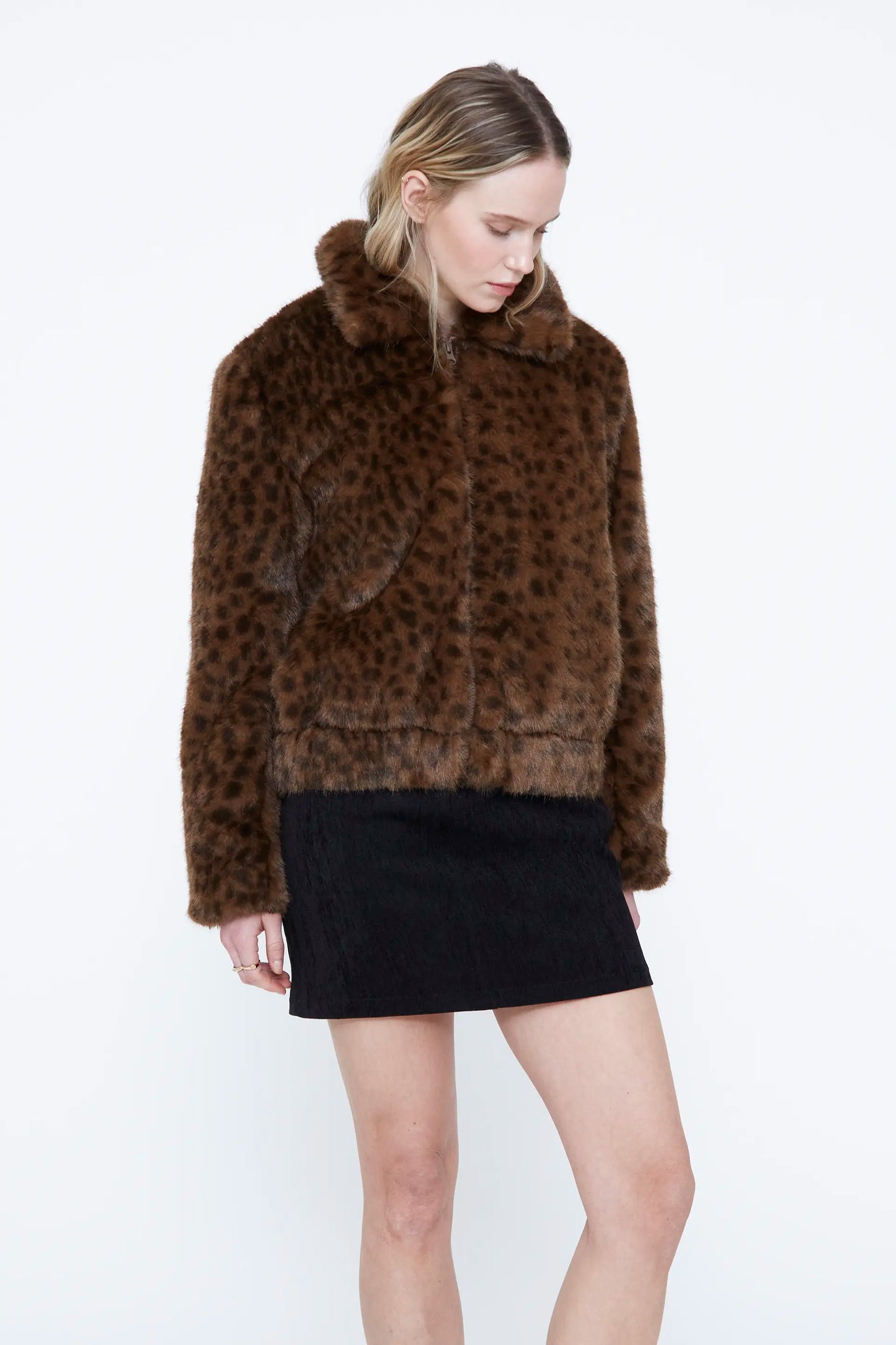 Abrigo corto efecto leopard