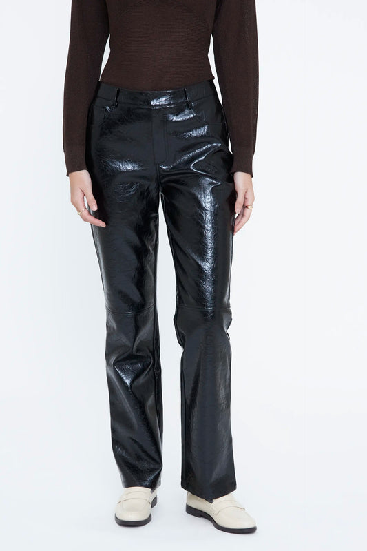 Pantalón recto piel sintética negra