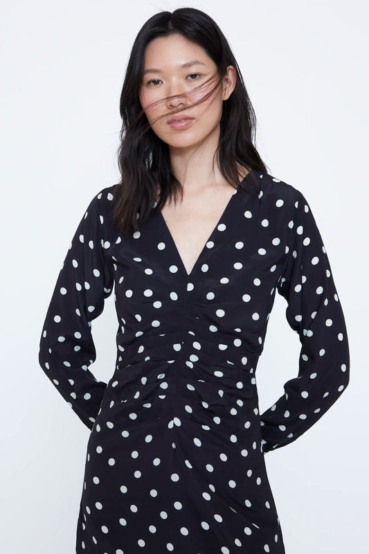 Vestido midi con estampado de puntos grande blanco y negro