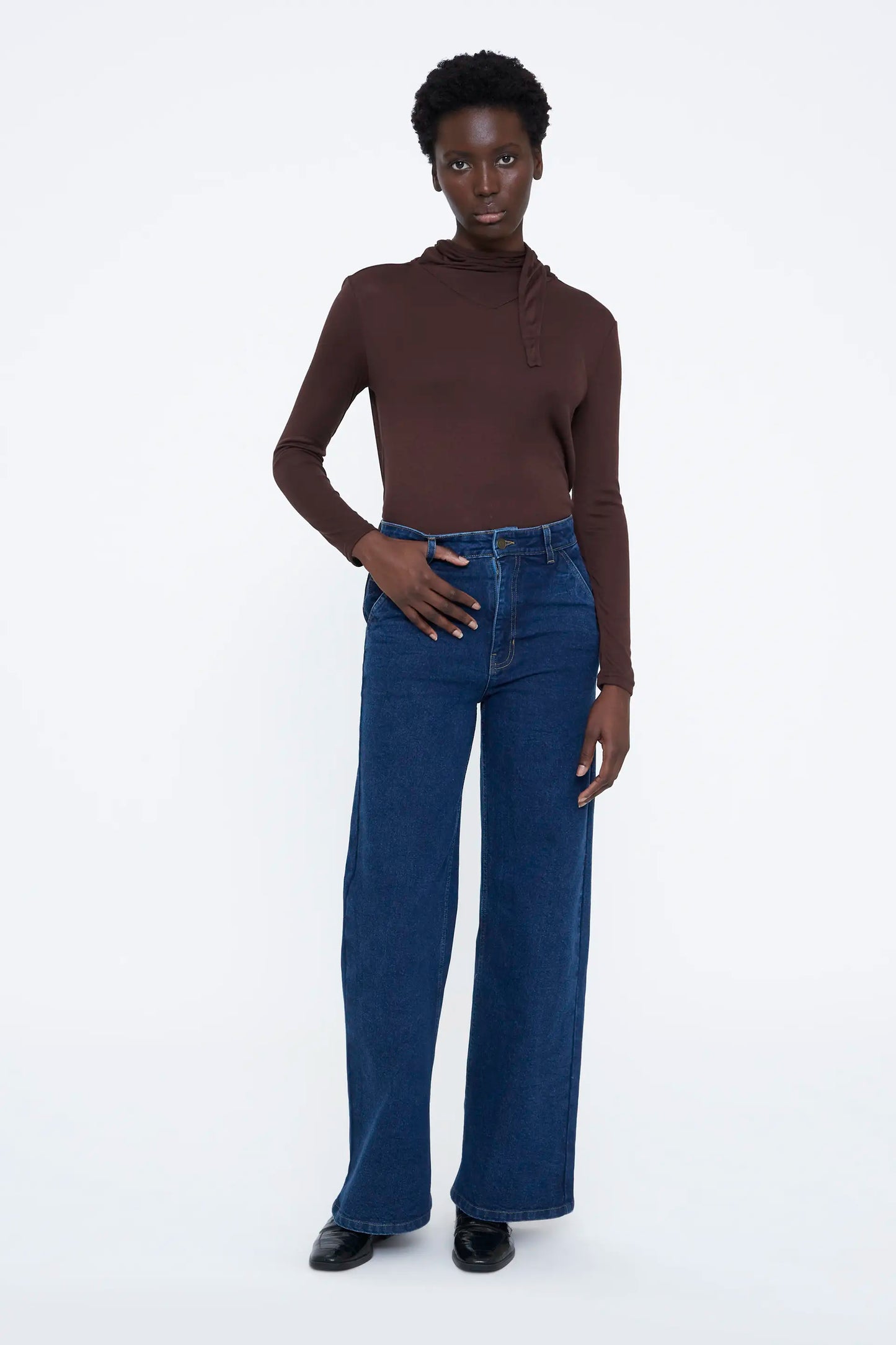 Pantalón vaquero básico azul marino